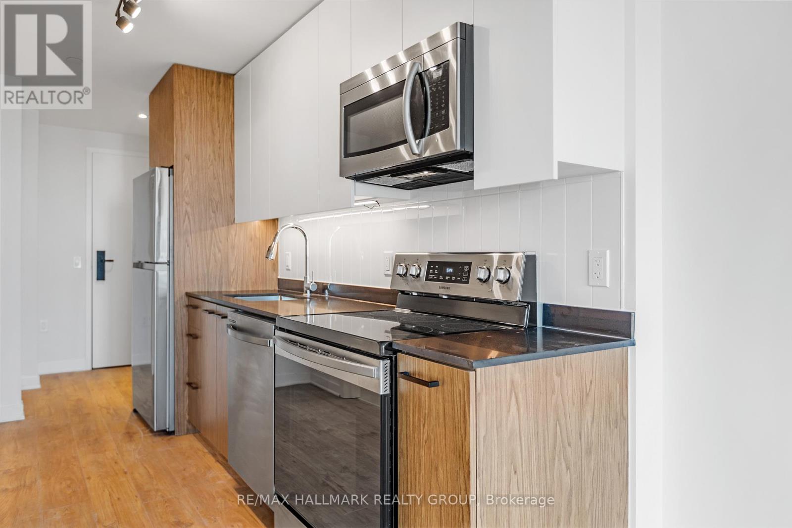 303 - 192 Bronson Avenue, Ottawa, Ontario  K1R 0E7 - Photo 5 - X12959930