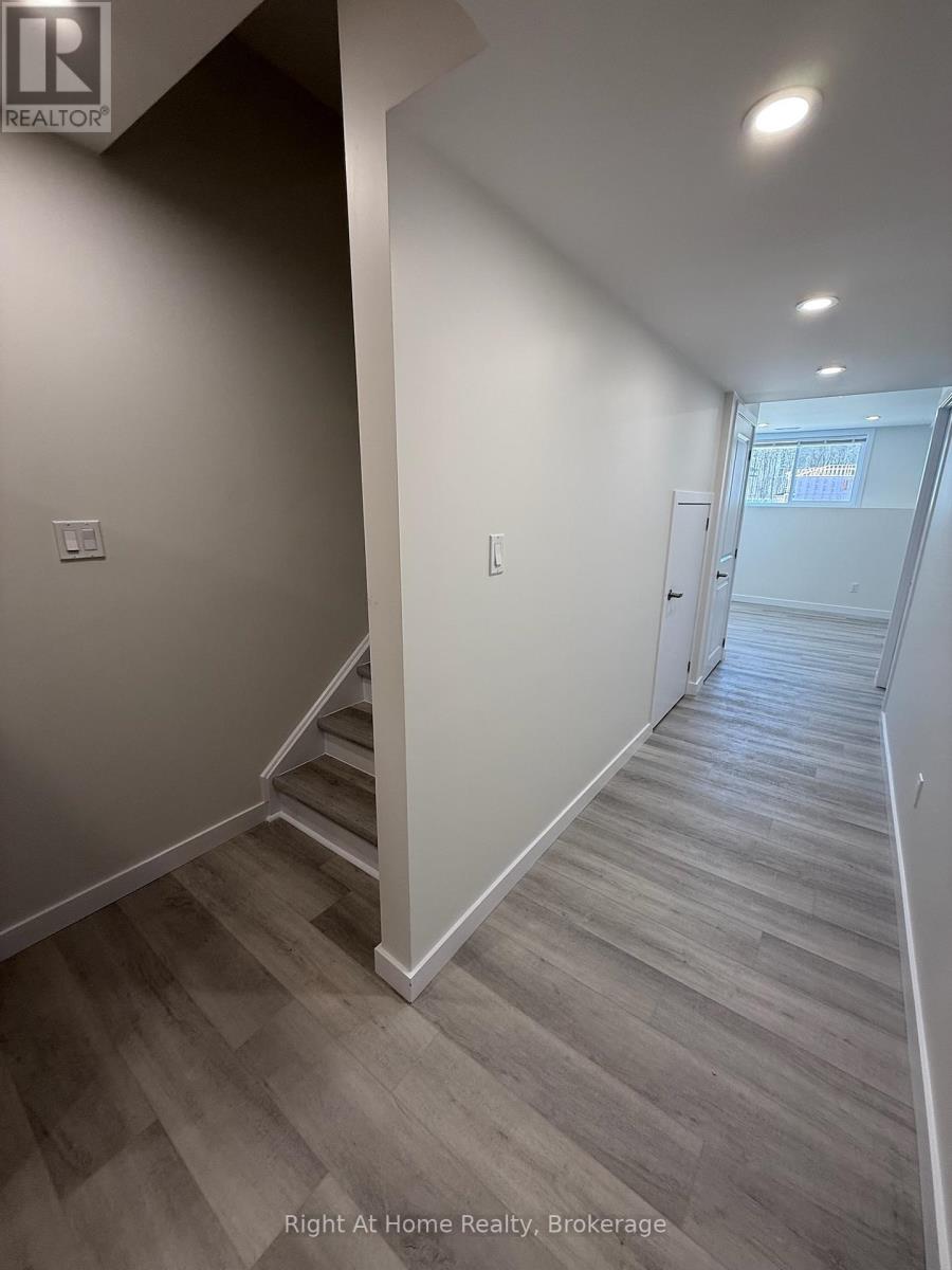 237 Benninger Drive, Kitchener, Ontario  N2E 0K1 - Photo 10 - X12959802