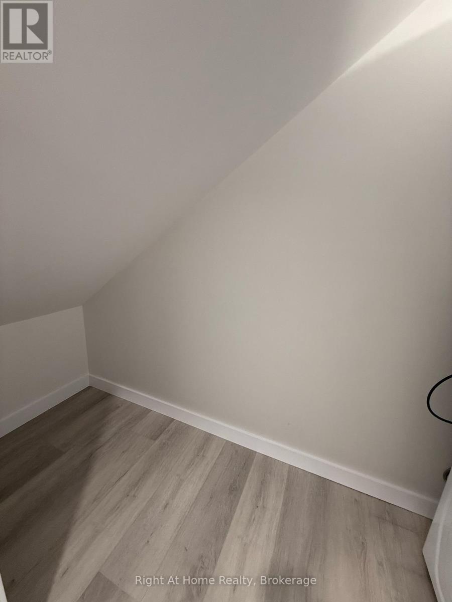 237 Benninger Drive, Kitchener, Ontario  N2E 0K1 - Photo 11 - X12959802