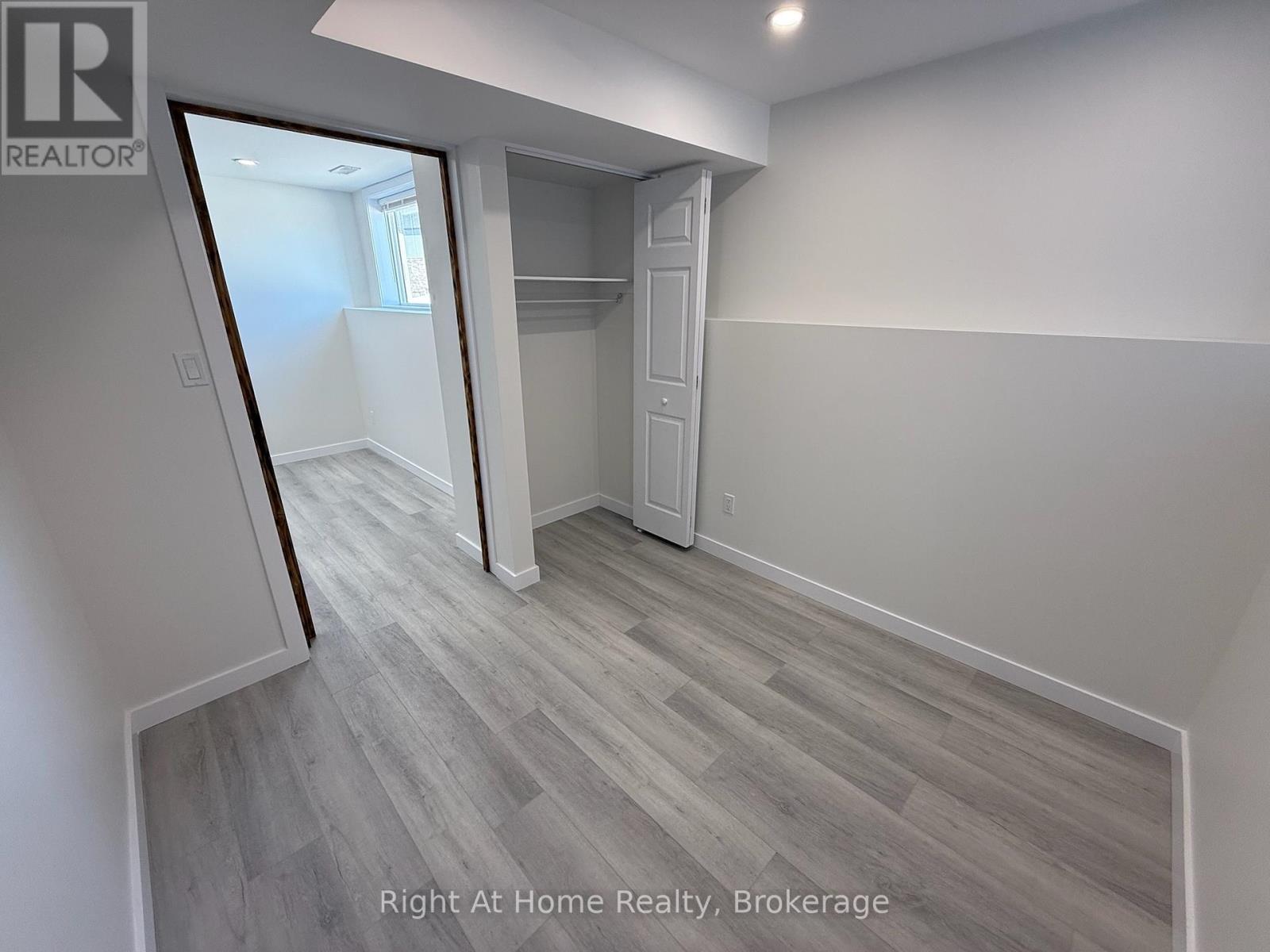 237 Benninger Drive, Kitchener, Ontario  N2E 0K1 - Photo 7 - X12959802