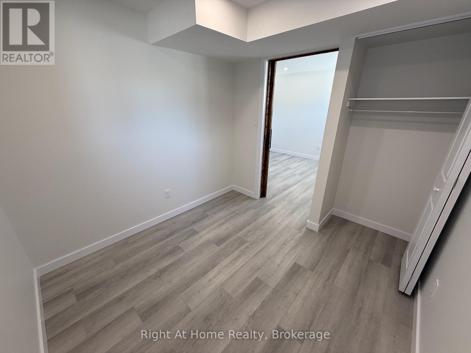 237 Benninger Drive, Kitchener, Ontario  N2E 0K1 - Photo 8 - X12959802