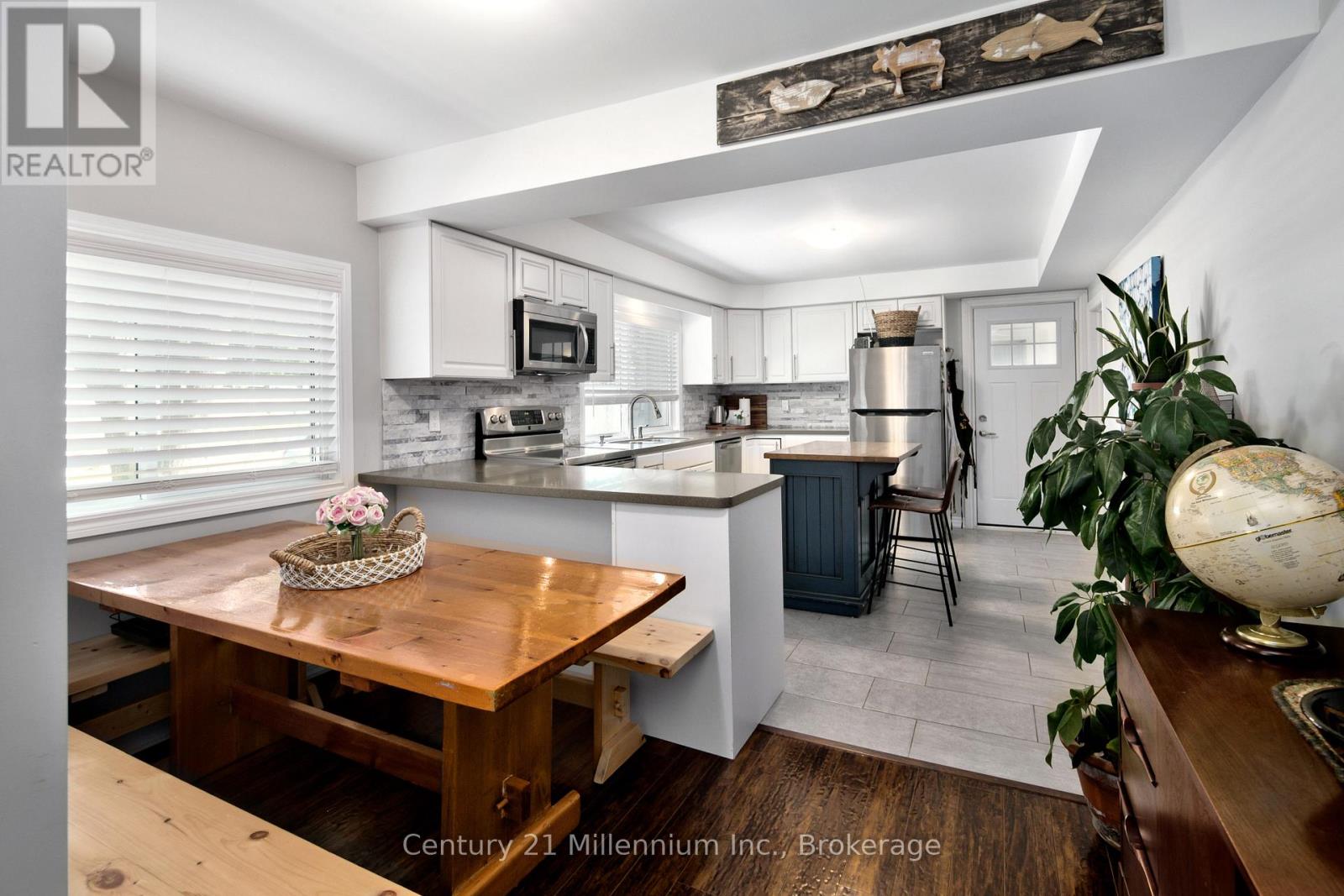 5 Bells Park Road, Wasaga Beach, Ontario  L9Z 2X2 - Photo 10 - S12959700