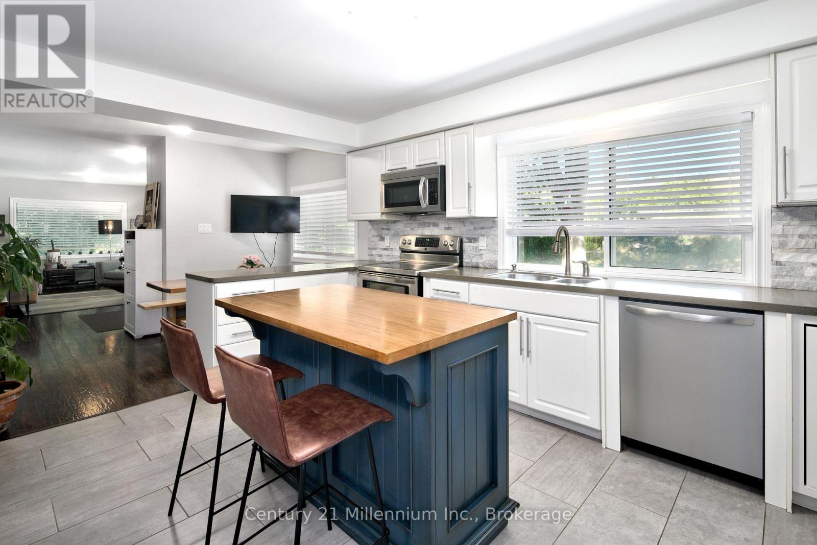 5 Bells Park Road, Wasaga Beach, Ontario  L9Z 2X2 - Photo 12 - S12959700