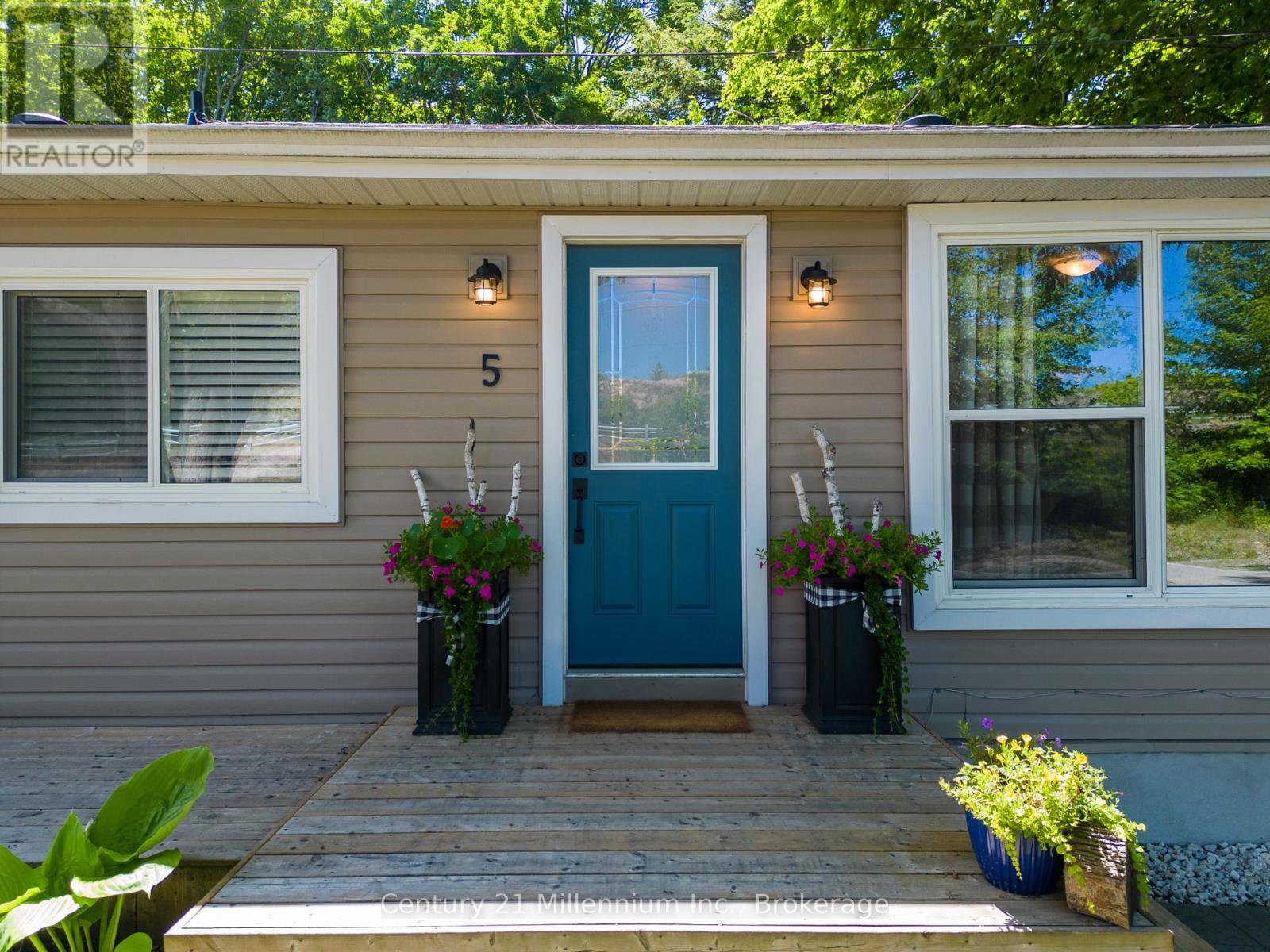 5 Bells Park Road, Wasaga Beach, Ontario  L9Z 2X2 - Photo 2 - S12959700