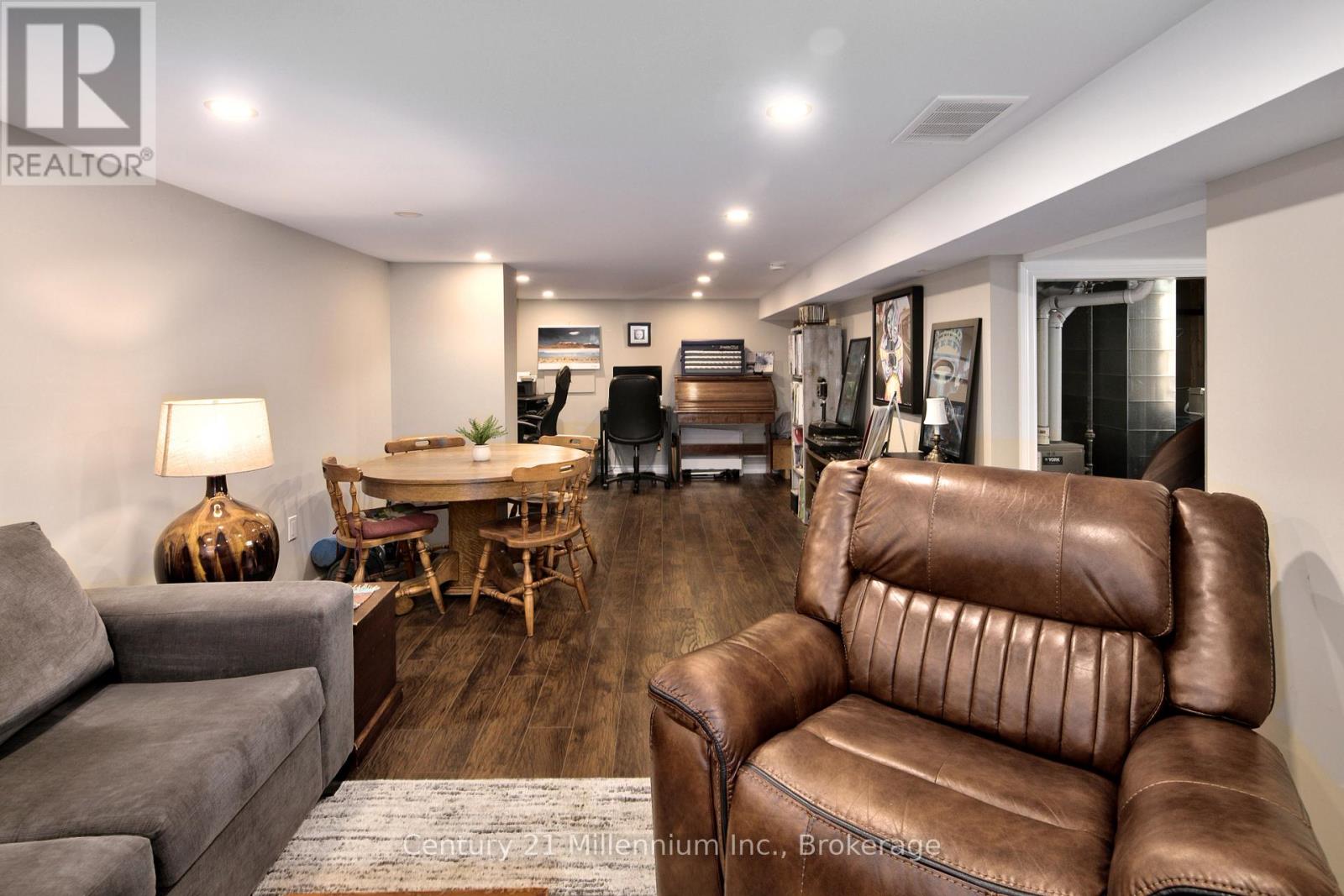 5 Bells Park Road, Wasaga Beach, Ontario  L9Z 2X2 - Photo 36 - S12959700