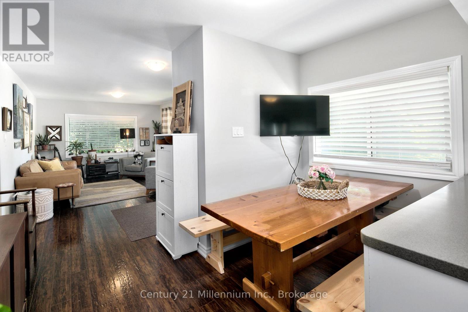 5 Bells Park Road, Wasaga Beach, Ontario  L9Z 2X2 - Photo 9 - S12959700