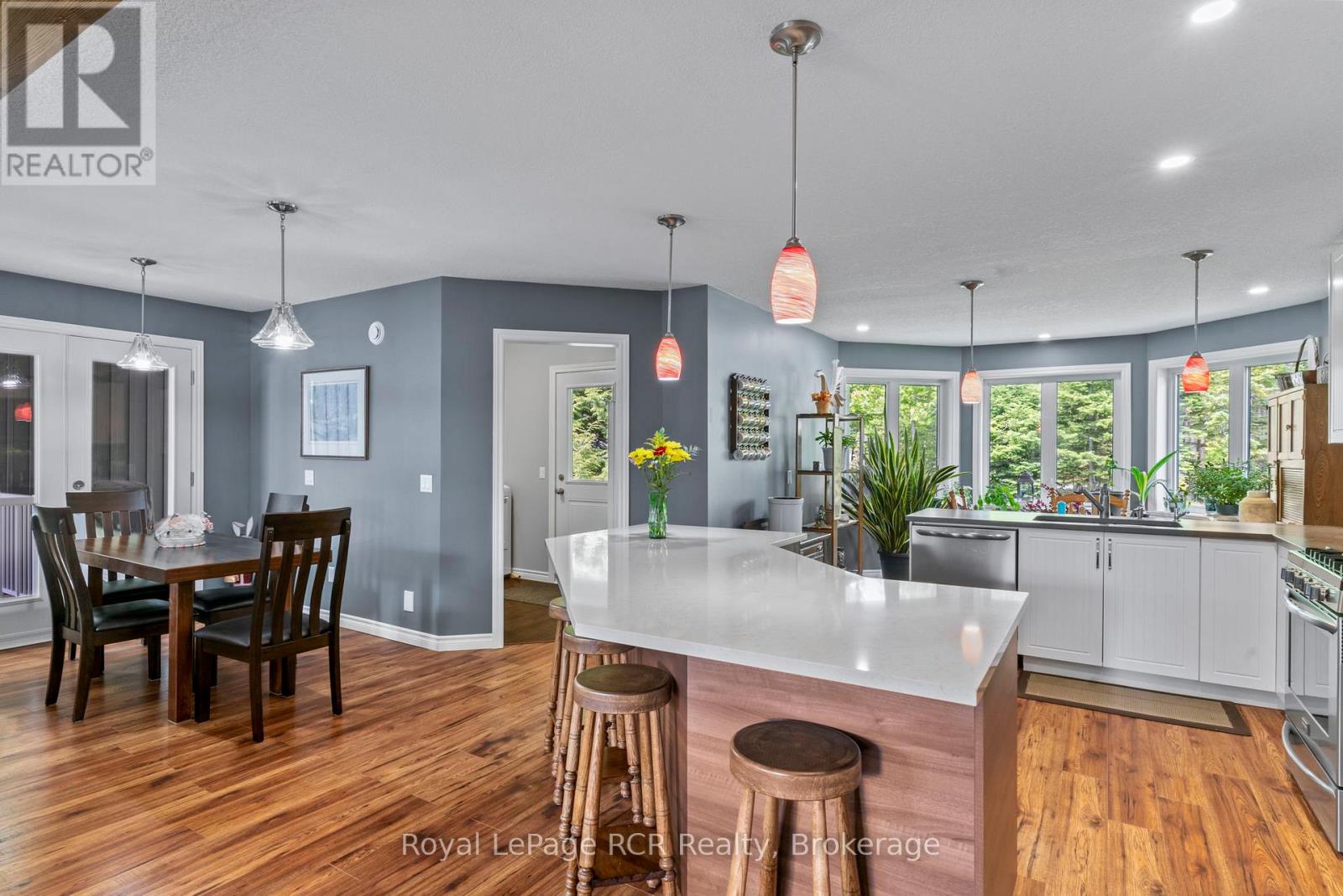 615 Cayuga Crescent, Huron-Kinloss, Ontario  N2Z 2X3 - Photo 12 - X12959818