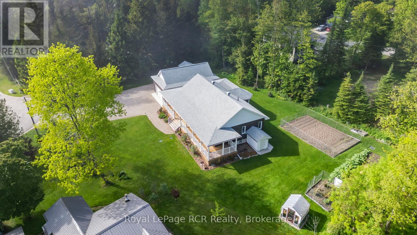 615 Cayuga Crescent, Huron-Kinloss, Ontario  N2Z 2X3 - Photo 2 - X12959818