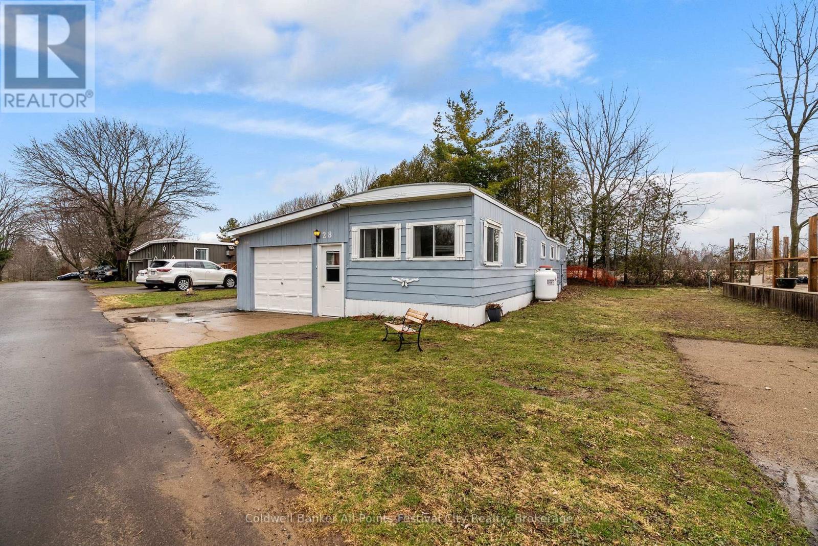 28 Sutton Drive, Ashfield-Colborne-Wawanosh, Ontario  N7A 3Y3 - Photo 3 - X12959834