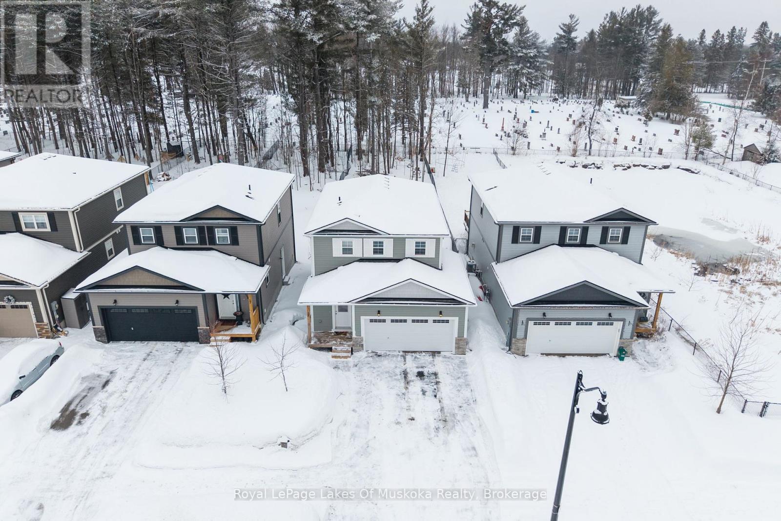 15 Quinn Forest Drive, Bracebridge, Ontario  P1L 0C8 - Photo 2 - X12959840
