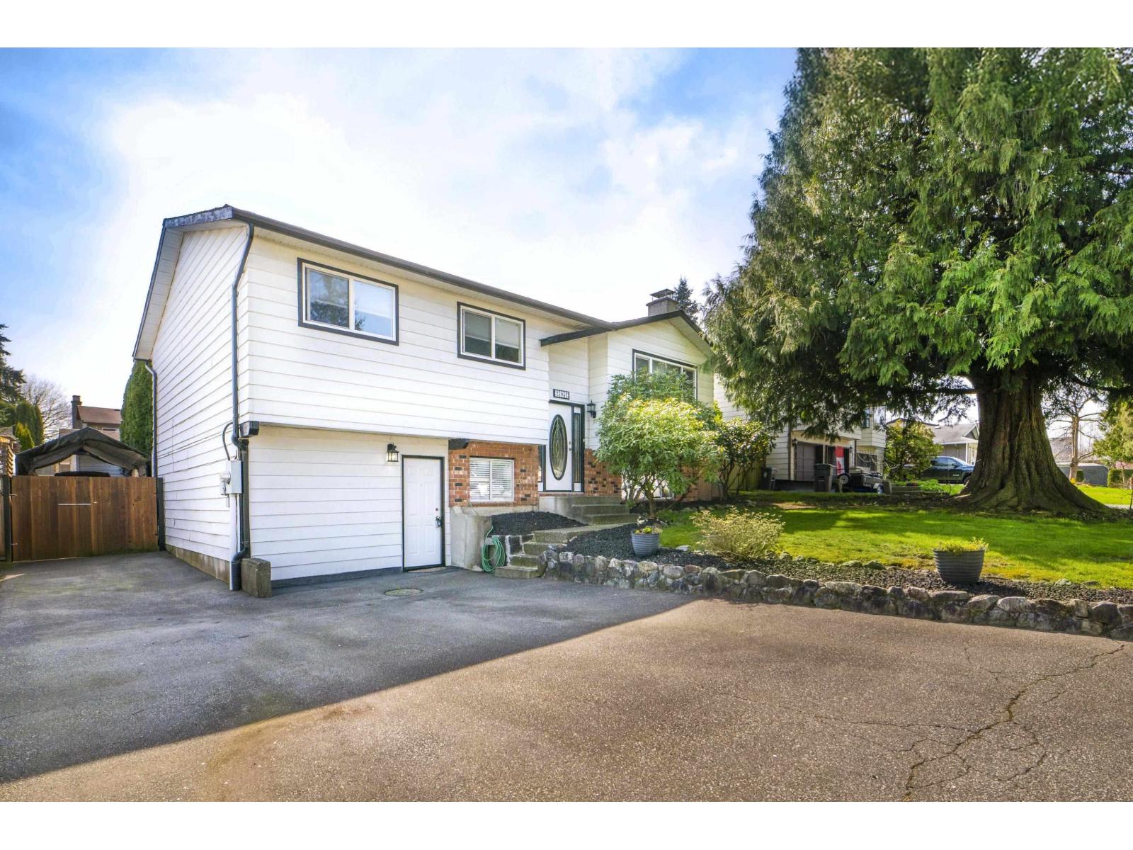 27052 34a Avenue, Langley, British Columbia  V4W 3H3 - Photo 2 - R3106091