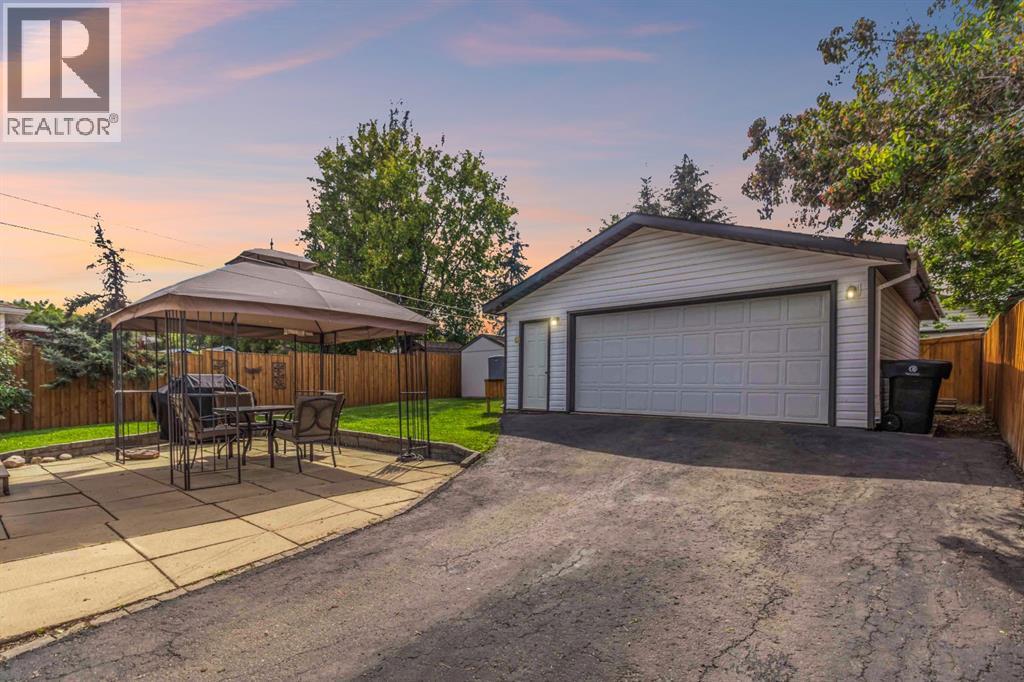 129 Ermine Crescent, Fort Mcmurray, Alberta  T9H 4M7 - Photo 2 - A2283500