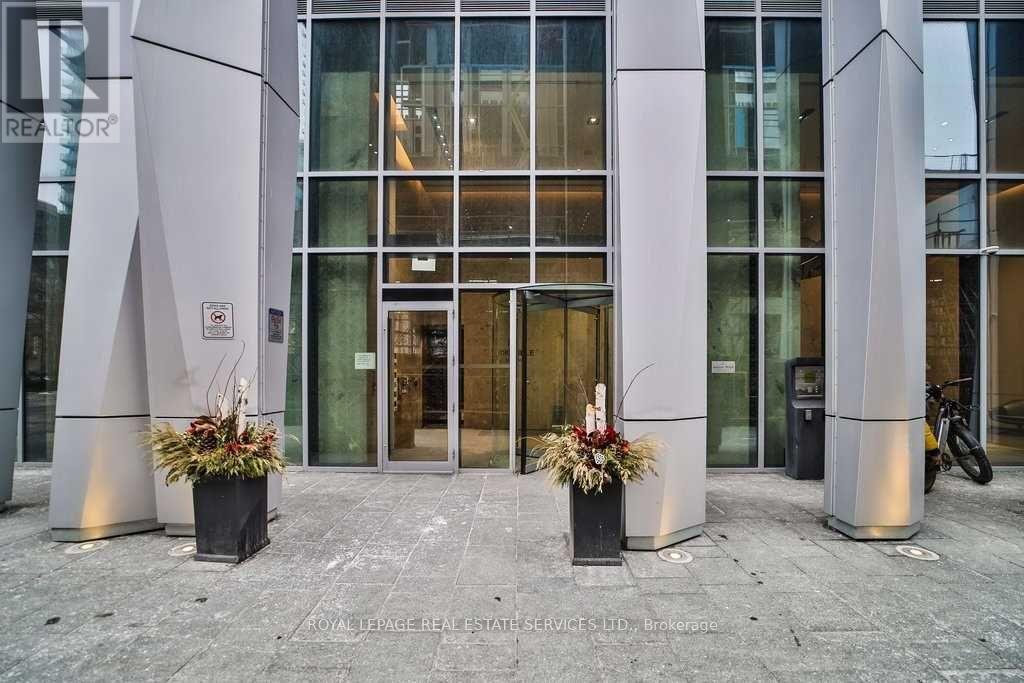 909 - 1 YORKVILLE AVENUE, Toronto, Ontario