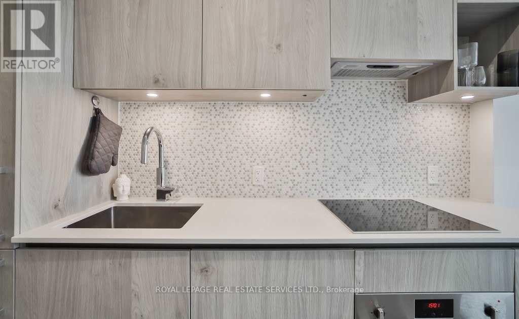 909 - 1 Yorkville Avenue, Toronto, Ontario  M4W 1L1 - Photo 9 - C12959796