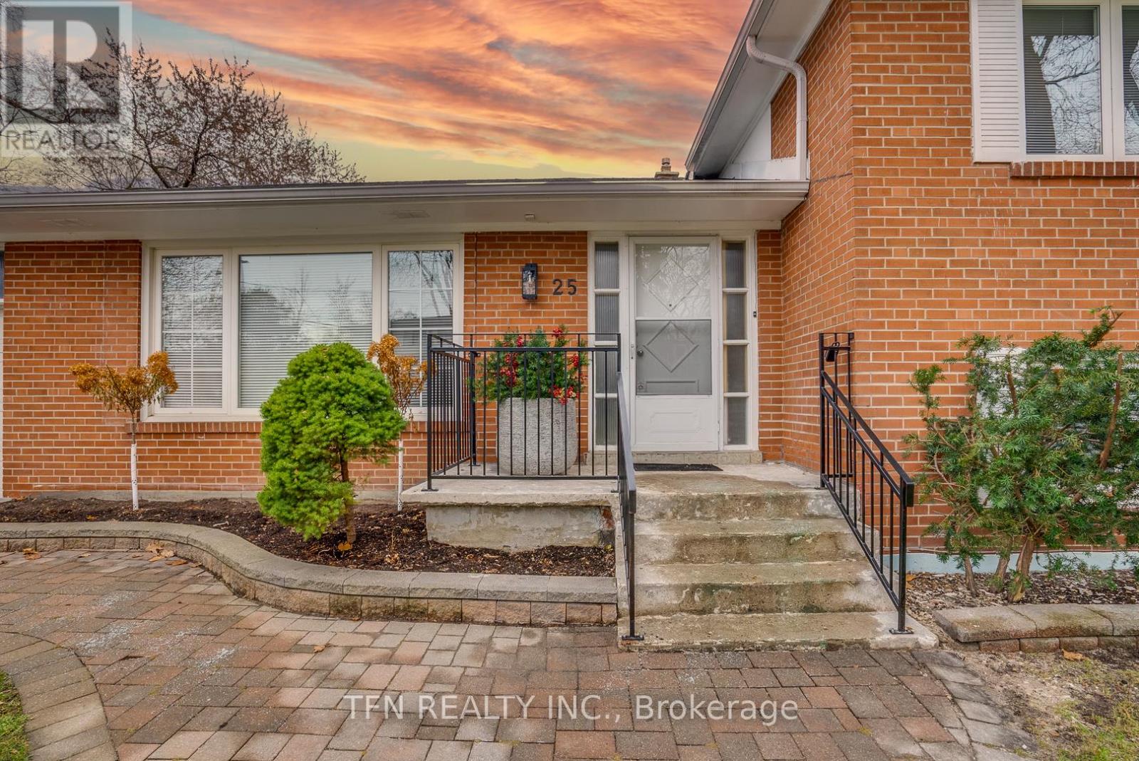 Upper - 25 Karen Road, Toronto, Ontario  M3A 3L5 - Photo 4 - C12959842