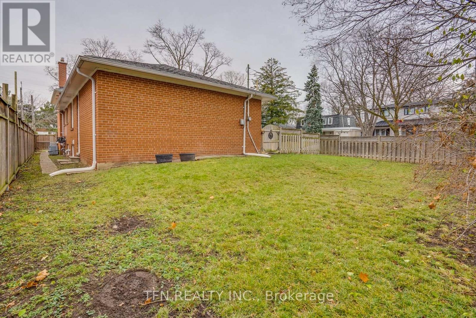 Upper - 25 Karen Road, Toronto, Ontario  M3A 3L5 - Photo 6 - C12959842