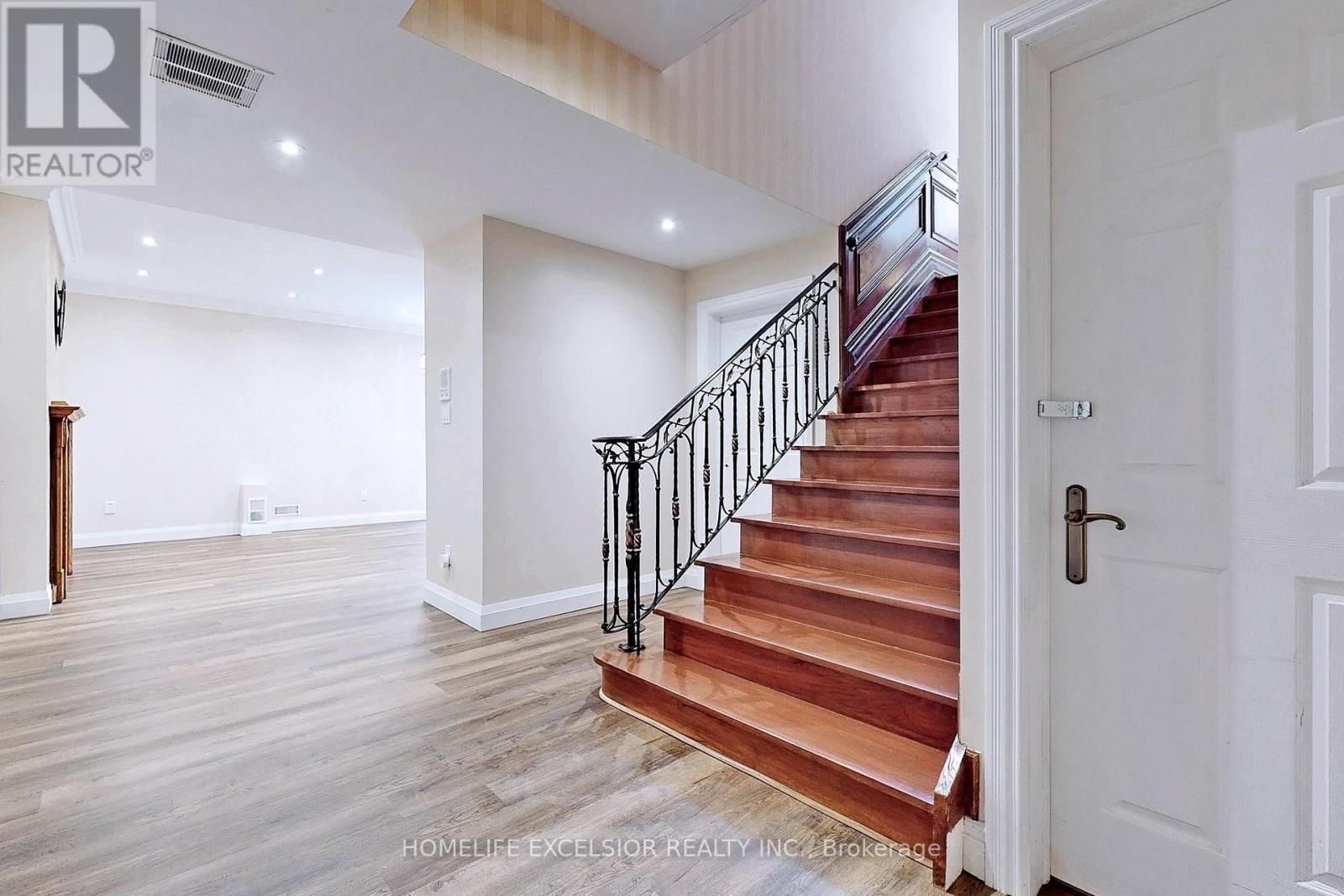 105 Hollywood Avenue, Toronto, Ontario  M2N 3K2 - Photo 37 - C12959902