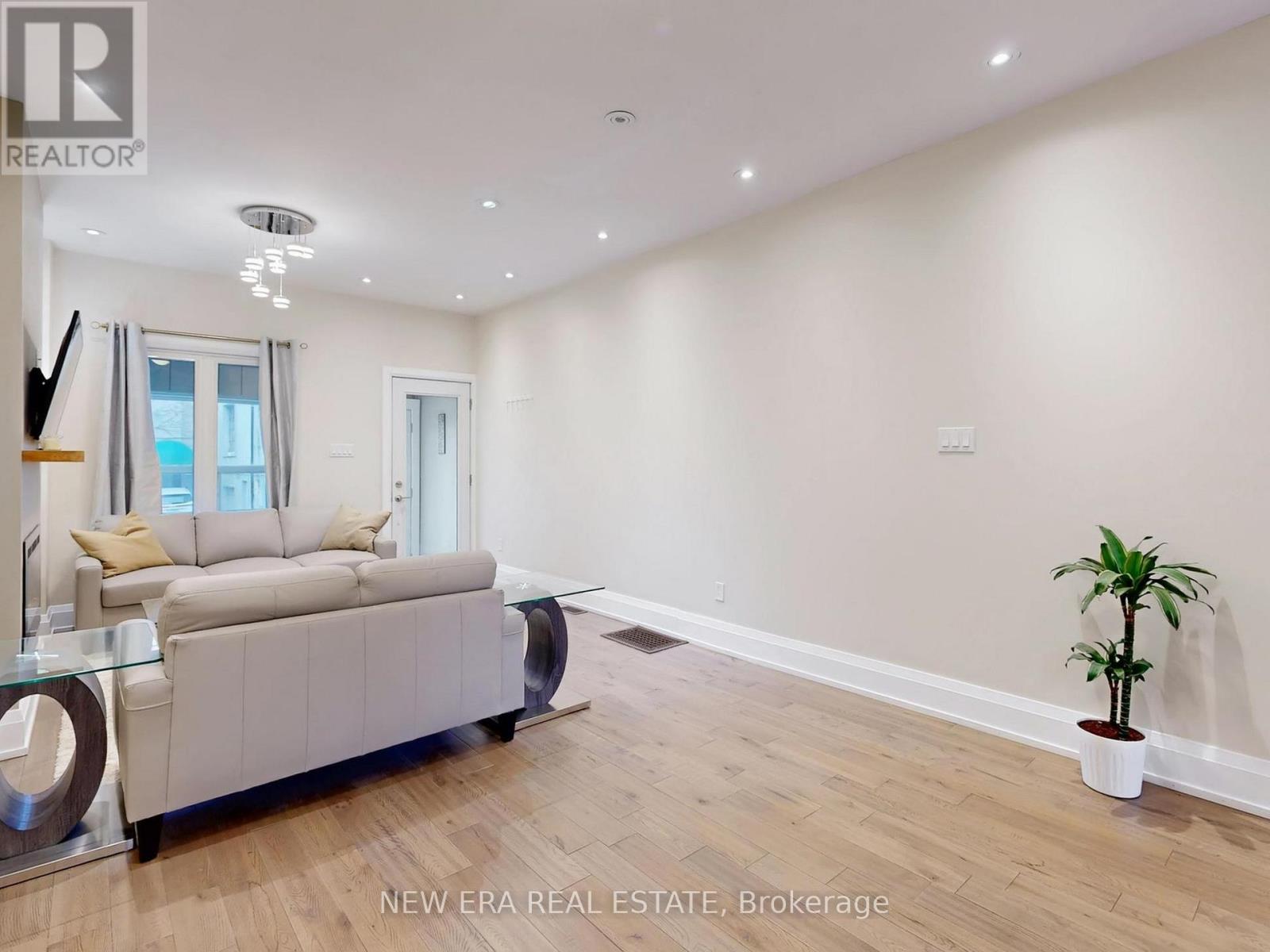 75 Laing Street, Toronto, Ontario  M4L 2N4 - Photo 8 - E12959728