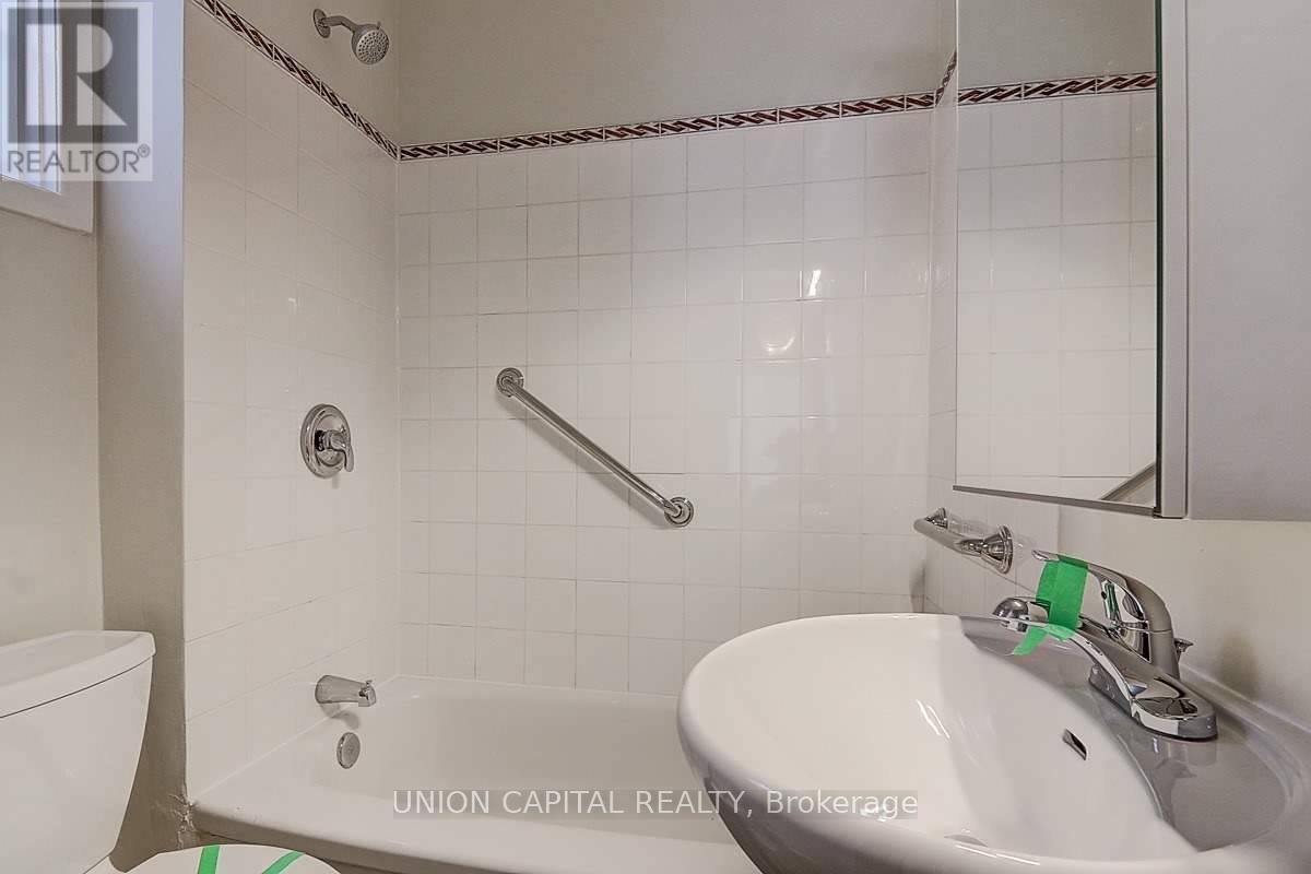 928 Eastern Avenue, Toronto, Ontario  M4L 1A4 - Photo 17 - E12959792