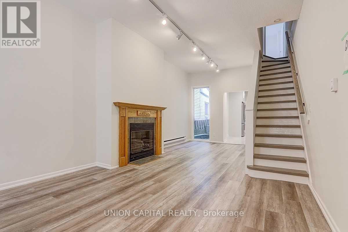 928 Eastern Avenue, Toronto, Ontario  M4L 1A4 - Photo 3 - E12959792