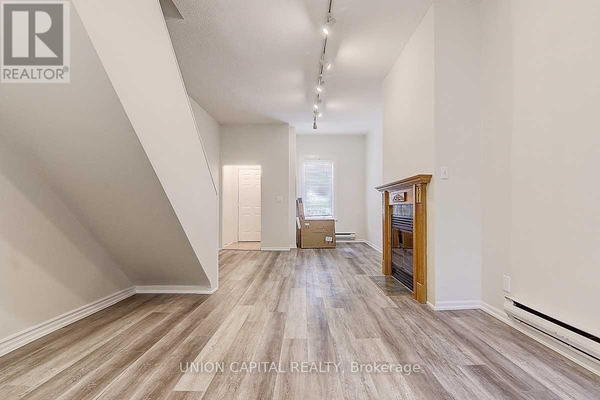 928 Eastern Avenue, Toronto, Ontario  M4L 1A4 - Photo 5 - E12959792