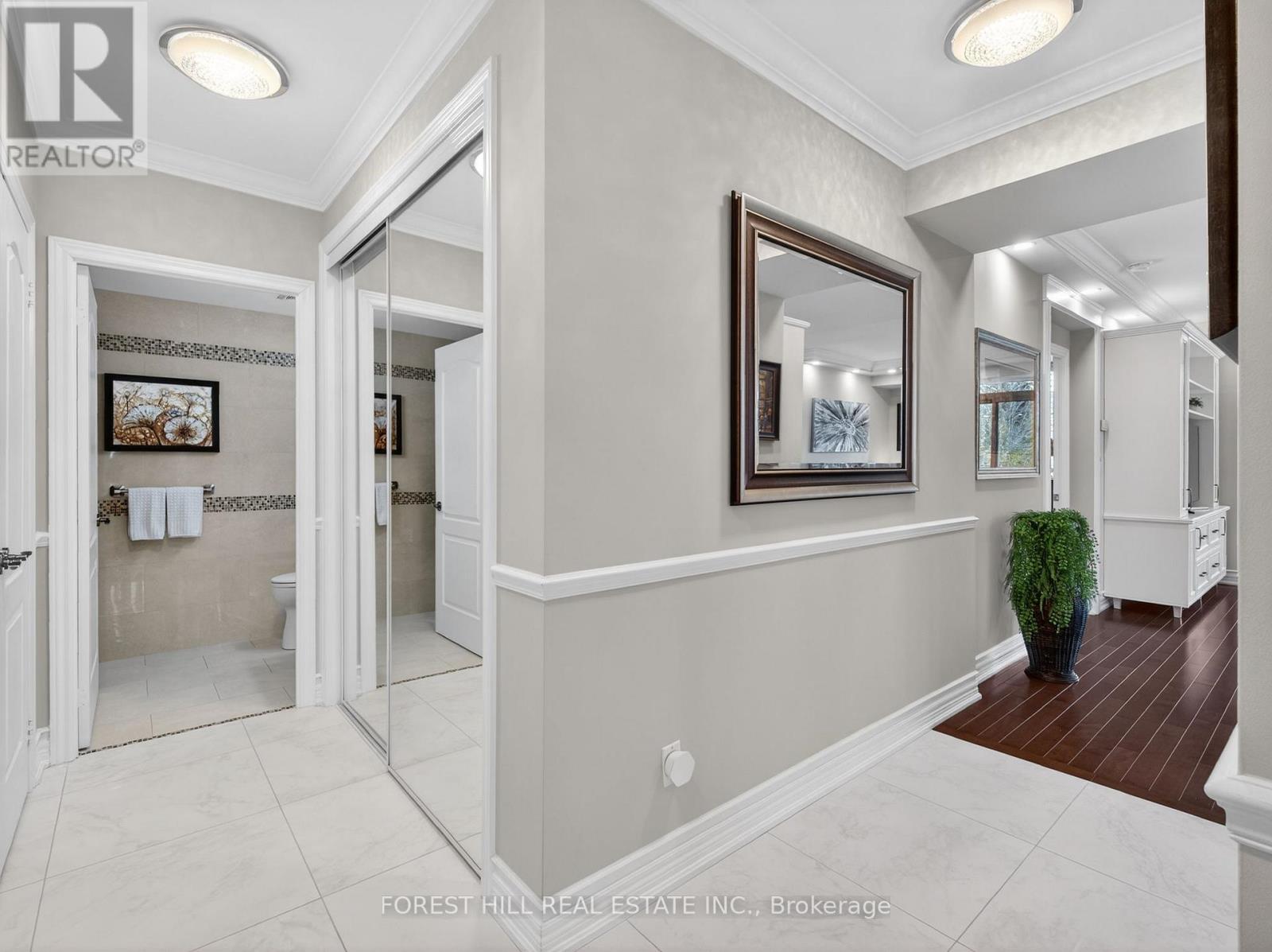 206 - 100 Promenade Circle, Vaughan, Ontario  L4J 7W7 - Photo 2 - N12959758