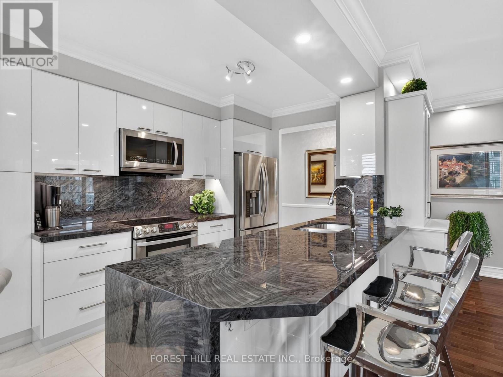 206 - 100 Promenade Circle, Vaughan, Ontario  L4J 7W7 - Photo 8 - N12959758