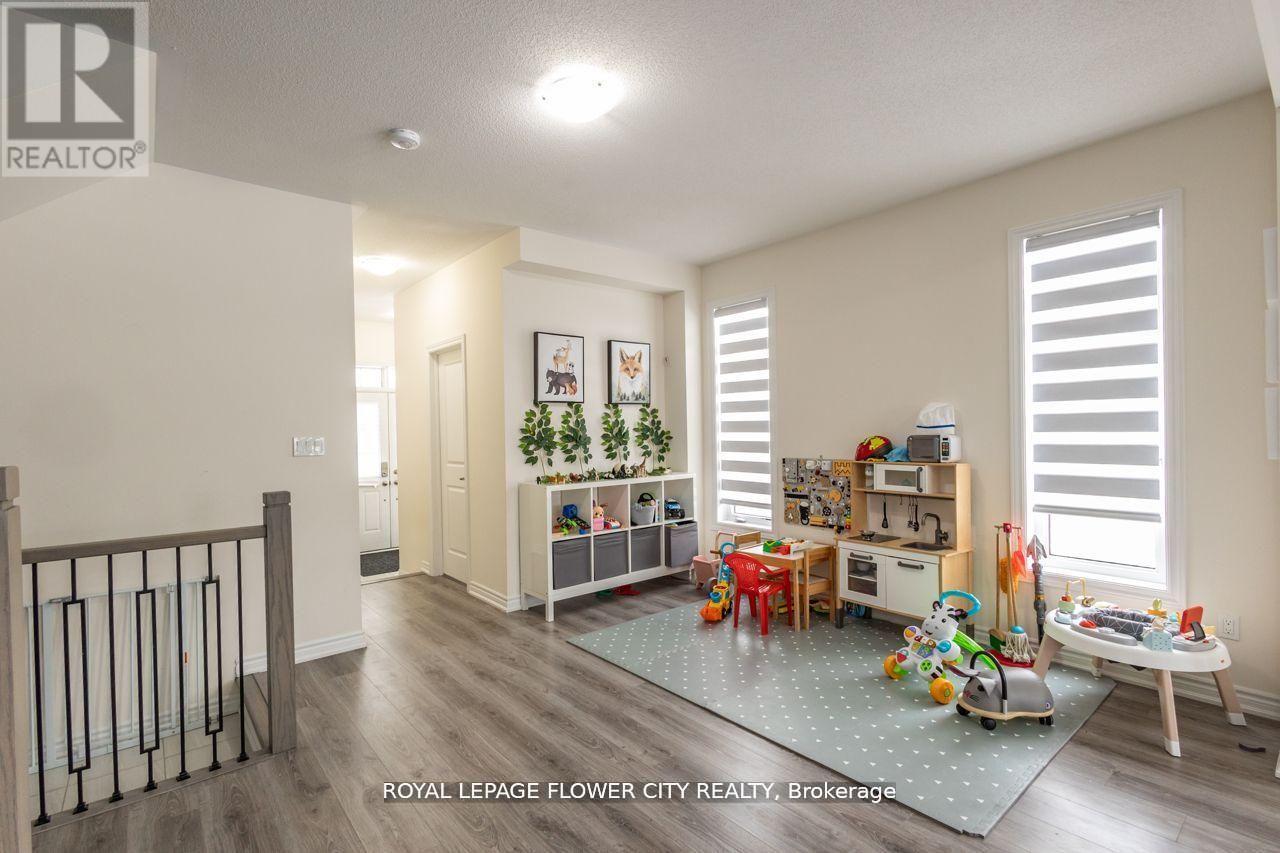 13 Ferragine Crescent, Bradford West Gwillimbury, Ontario  L3Z 2A6 - Photo 12 - N12959762