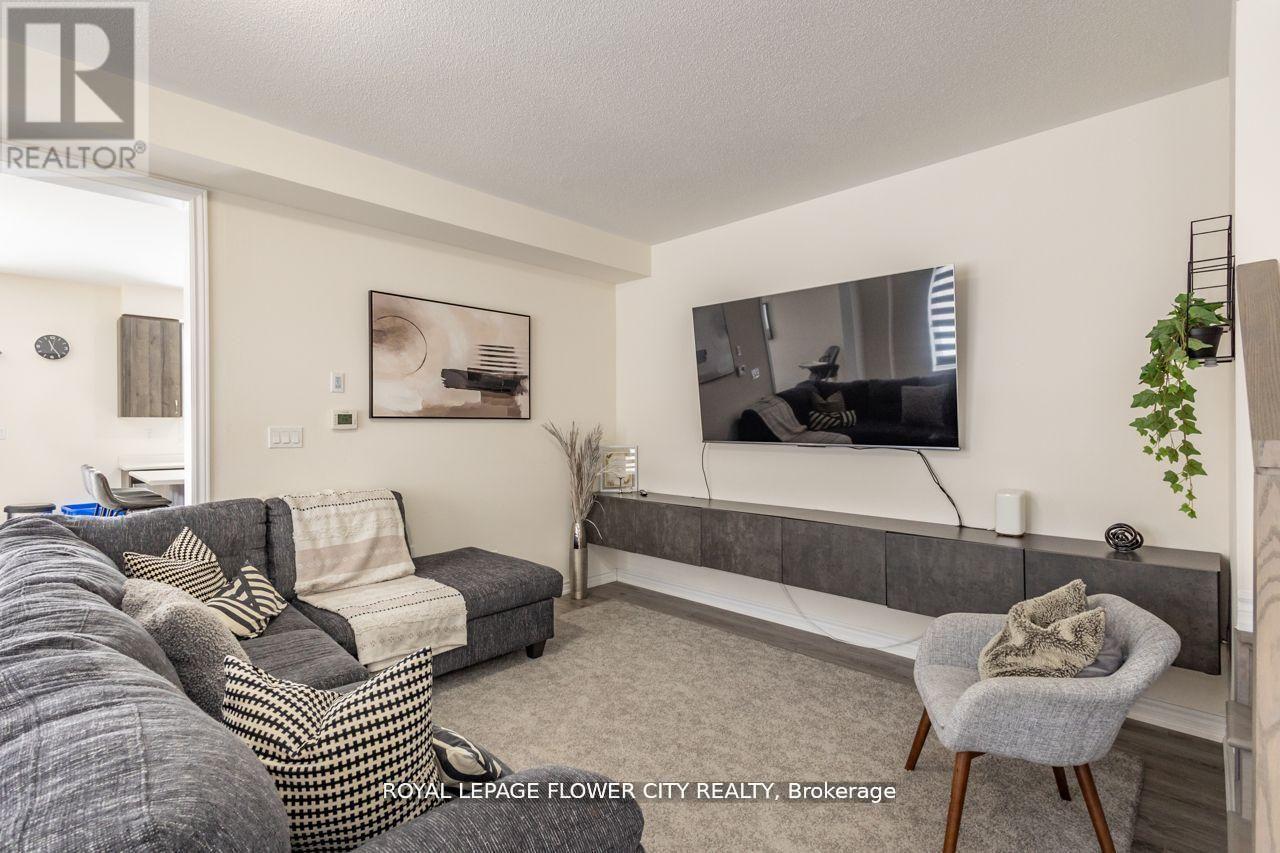 13 Ferragine Crescent, Bradford West Gwillimbury, Ontario  L3Z 2A6 - Photo 13 - N12959762