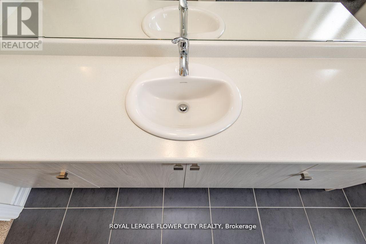 13 Ferragine Crescent, Bradford West Gwillimbury, Ontario  L3Z 2A6 - Photo 34 - N12959762