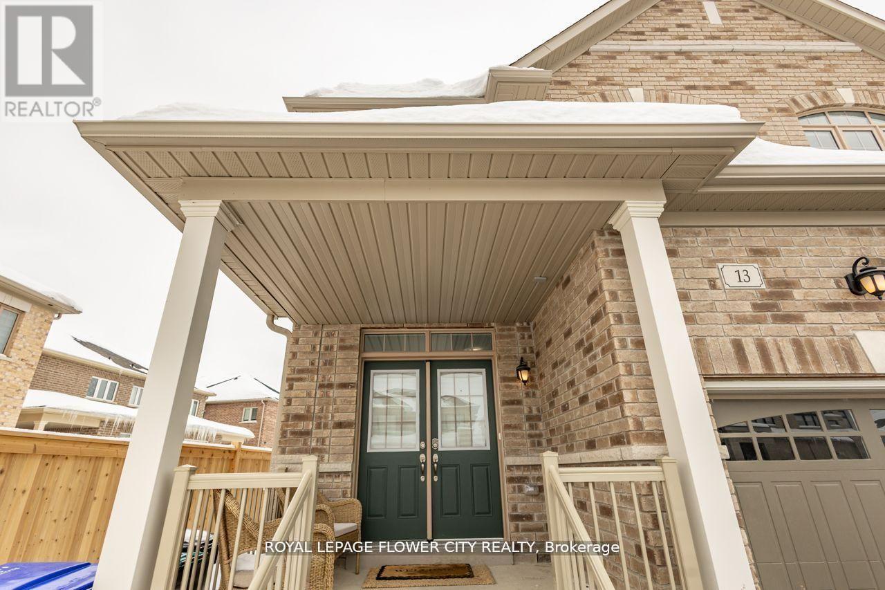 13 Ferragine Crescent, Bradford West Gwillimbury, Ontario  L3Z 2A6 - Photo 4 - N12959762