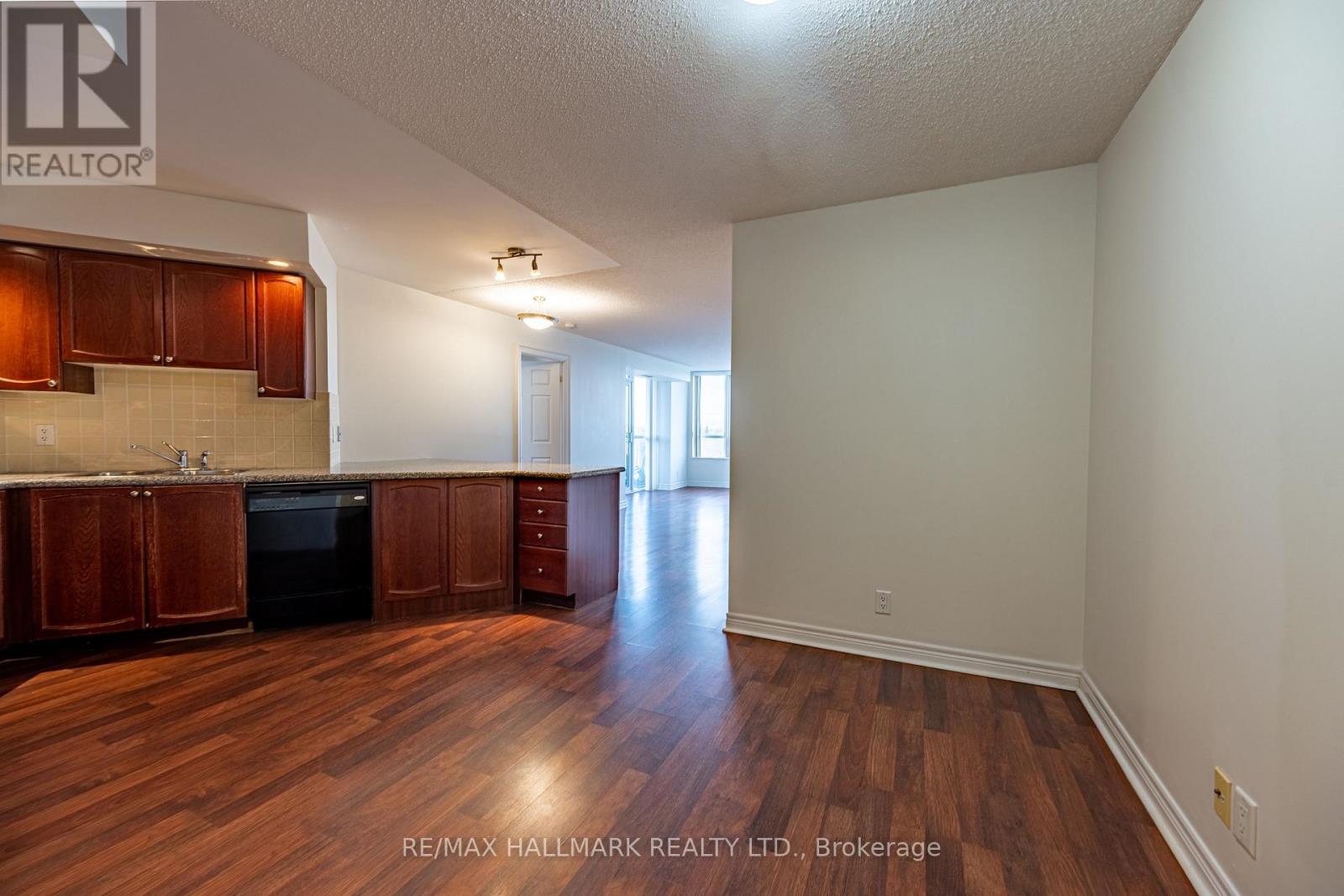 817 - 33 Cox Boulevard, Markham, Ontario  L3R 8A6 - Photo 4 - N12959786