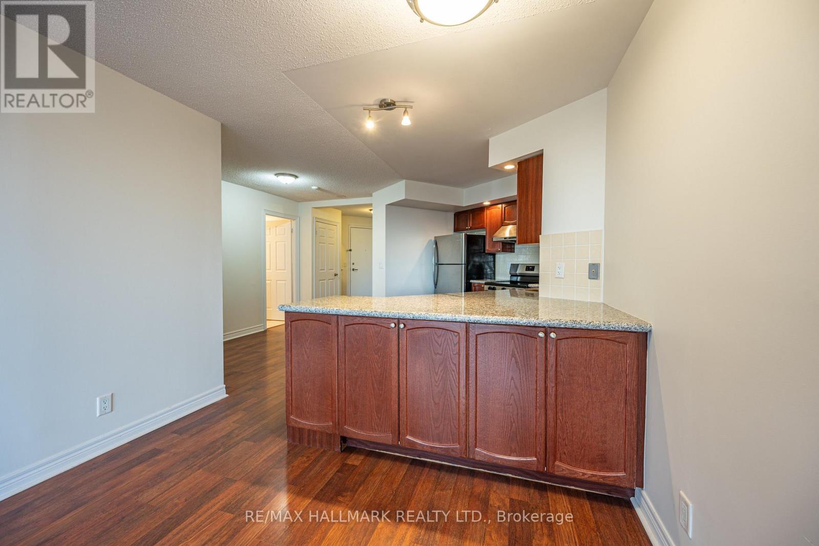 817 - 33 Cox Boulevard, Markham, Ontario  L3R 8A6 - Photo 5 - N12959786