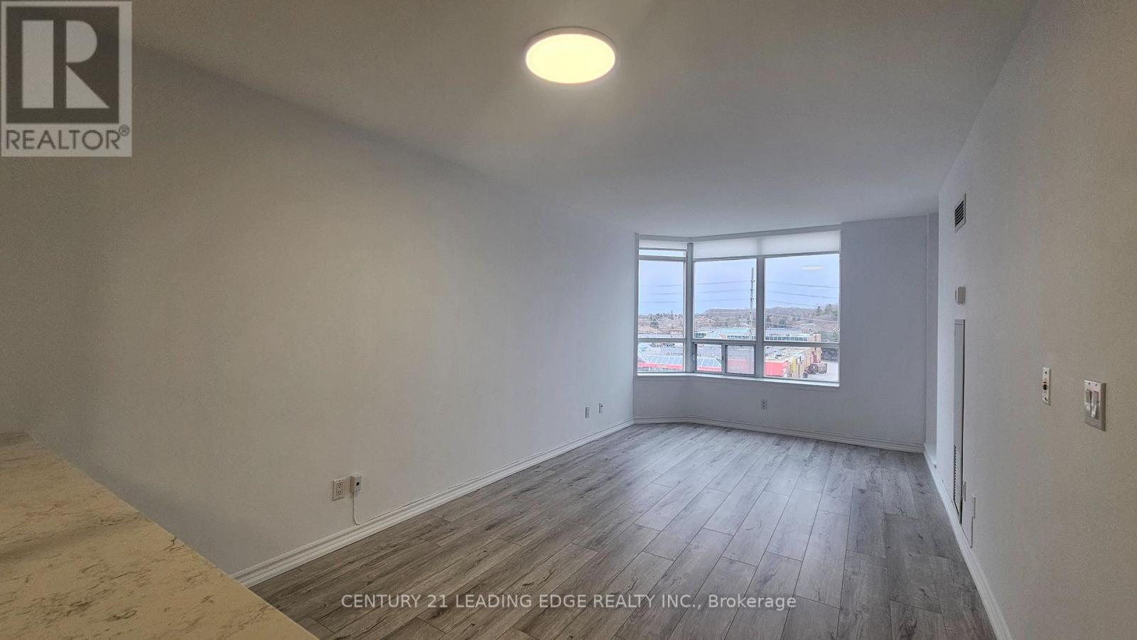 701 - 130 Pond Drive, Markham, Ontario  L3T 7W5 - Photo 10 - N12959790