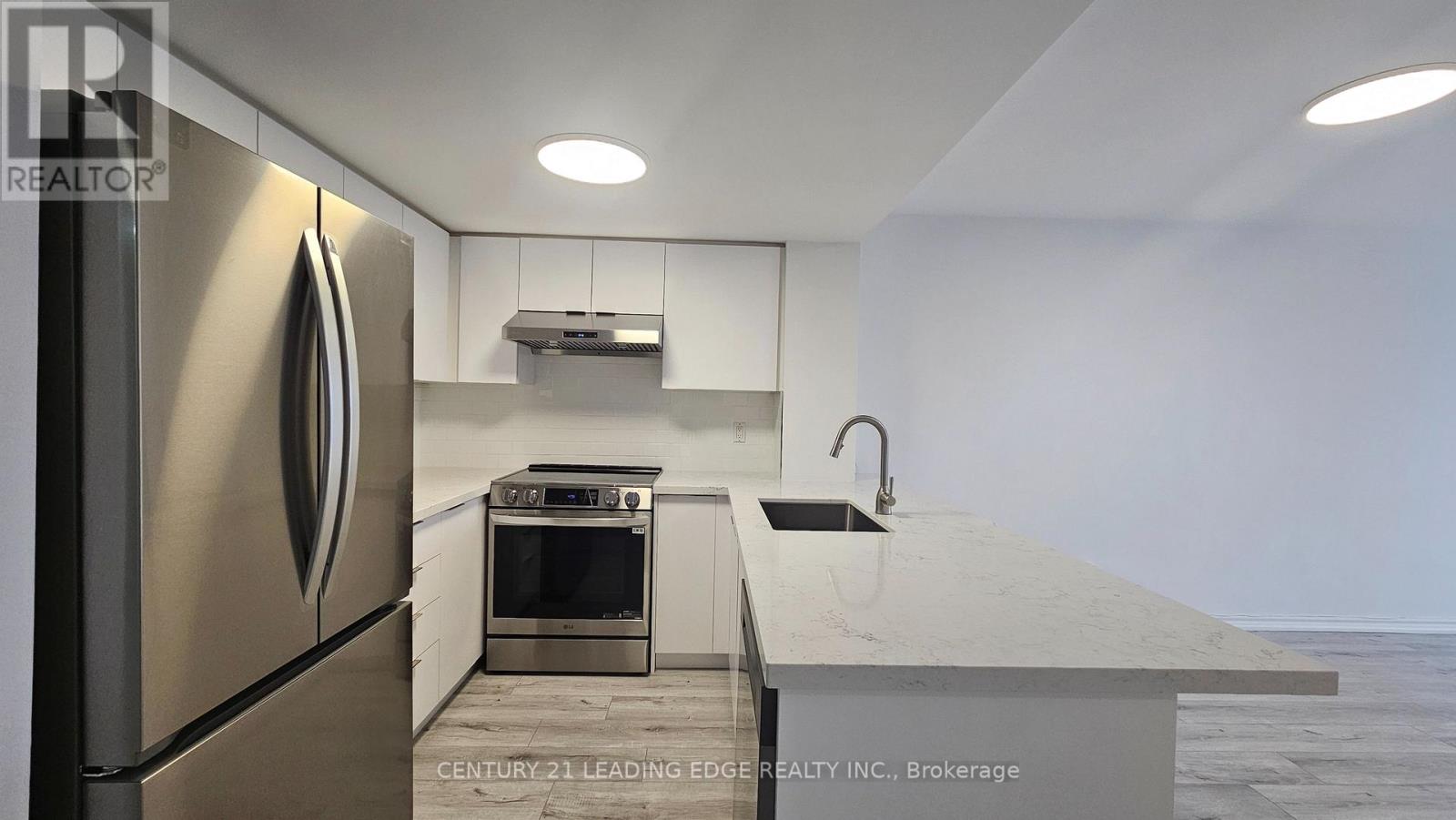 701 - 130 Pond Drive, Markham, Ontario  L3T 7W5 - Photo 5 - N12959790