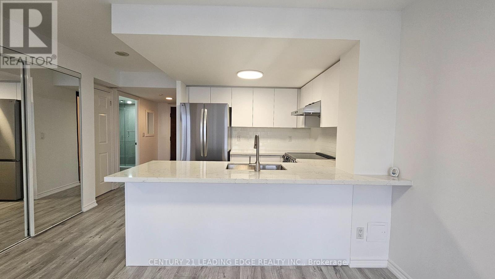 701 - 130 Pond Drive, Markham, Ontario  L3T 7W5 - Photo 6 - N12959790