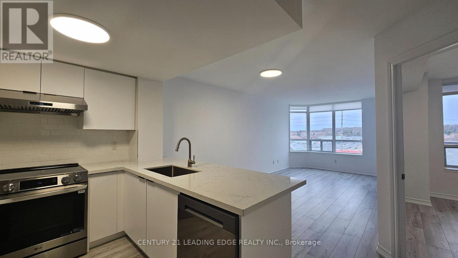 701 - 130 Pond Drive, Markham, Ontario  L3T 7W5 - Photo 8 - N12959790