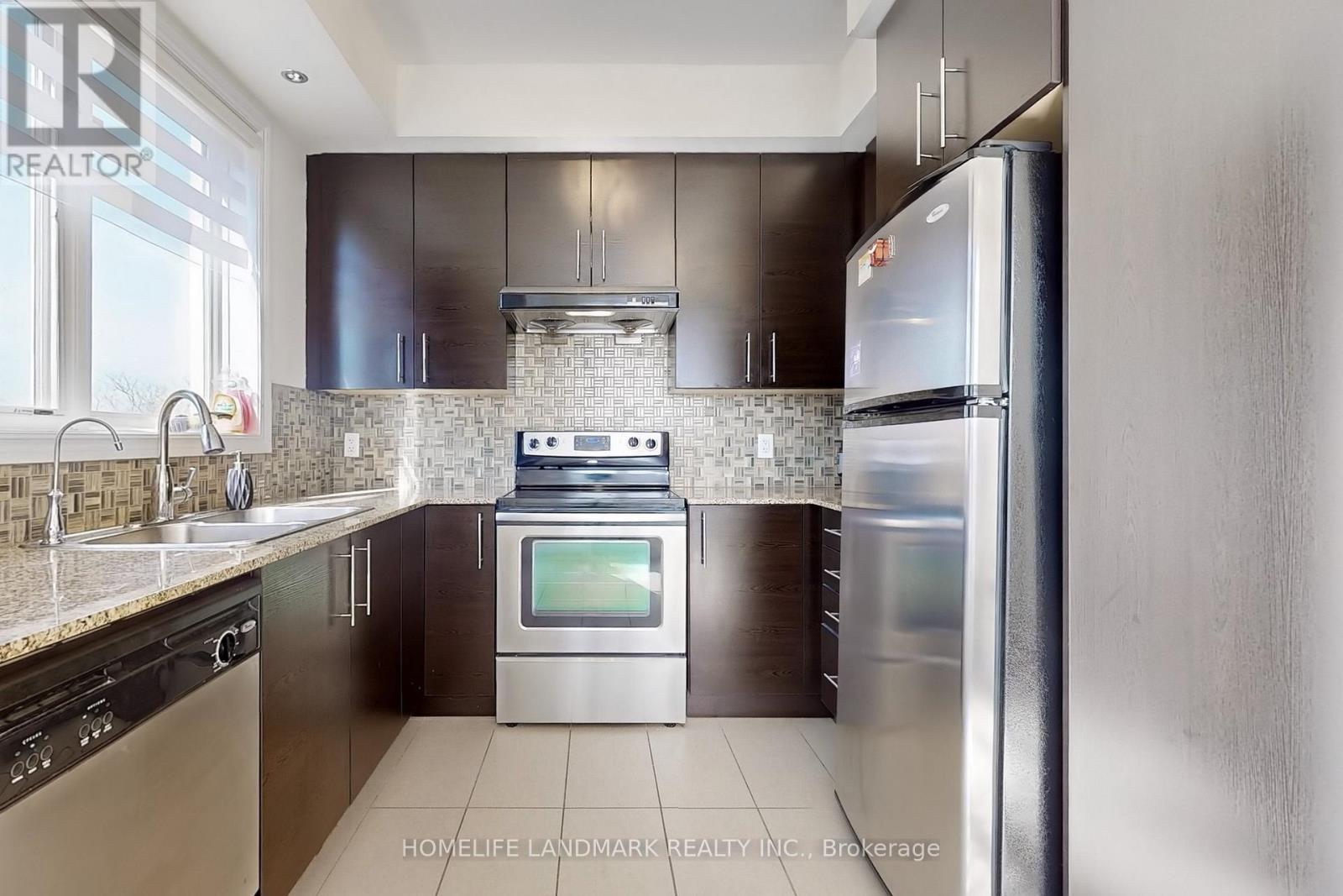 231 South Park Road, Markham, Ontario  L3T 0B6 - Photo 10 - N12959810