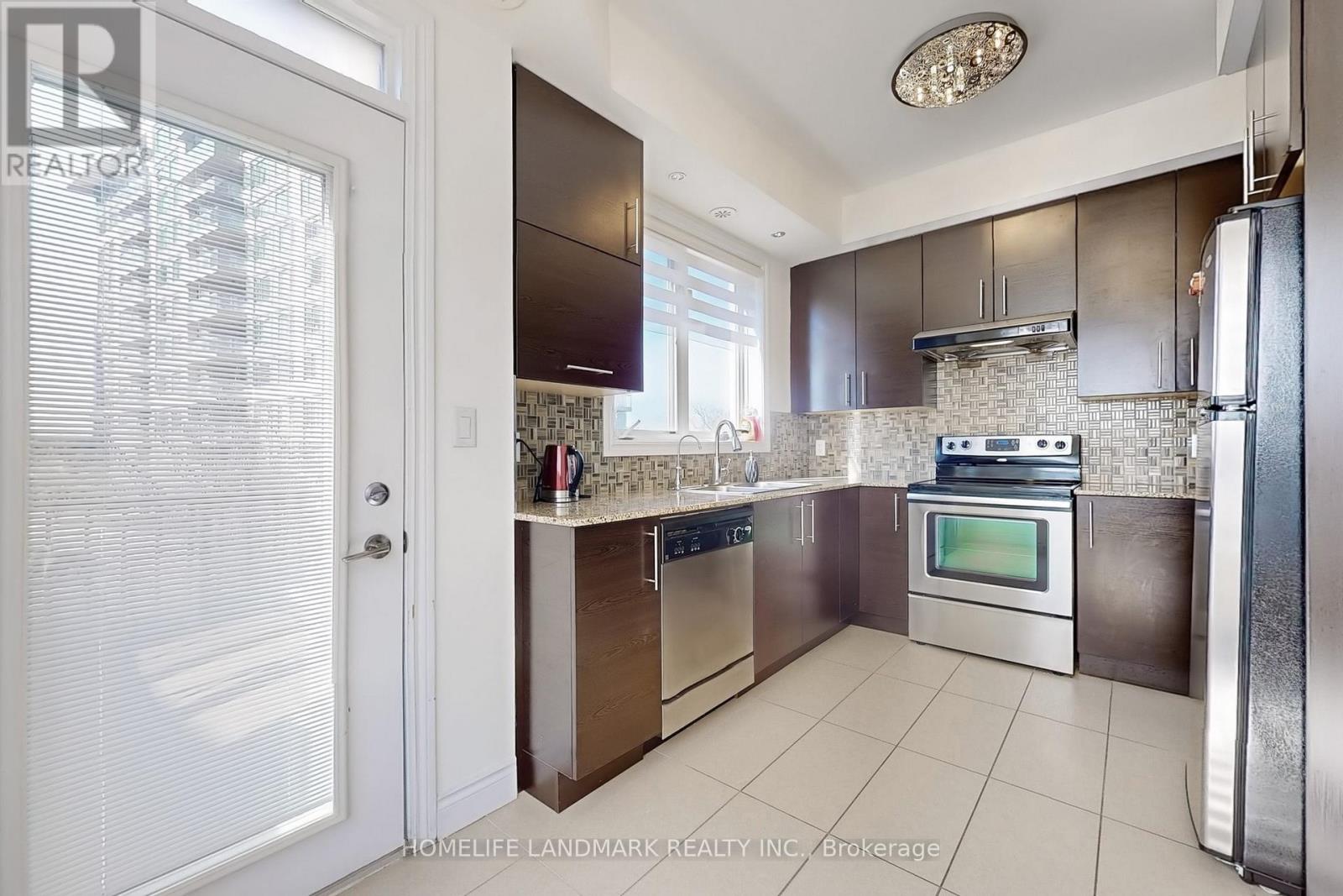 231 South Park Road, Markham, Ontario  L3T 0B6 - Photo 11 - N12959810