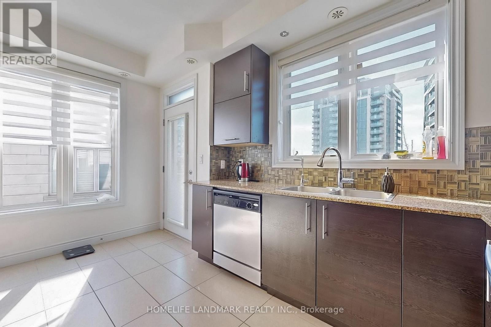 231 South Park Road, Markham, Ontario  L3T 0B6 - Photo 13 - N12959810