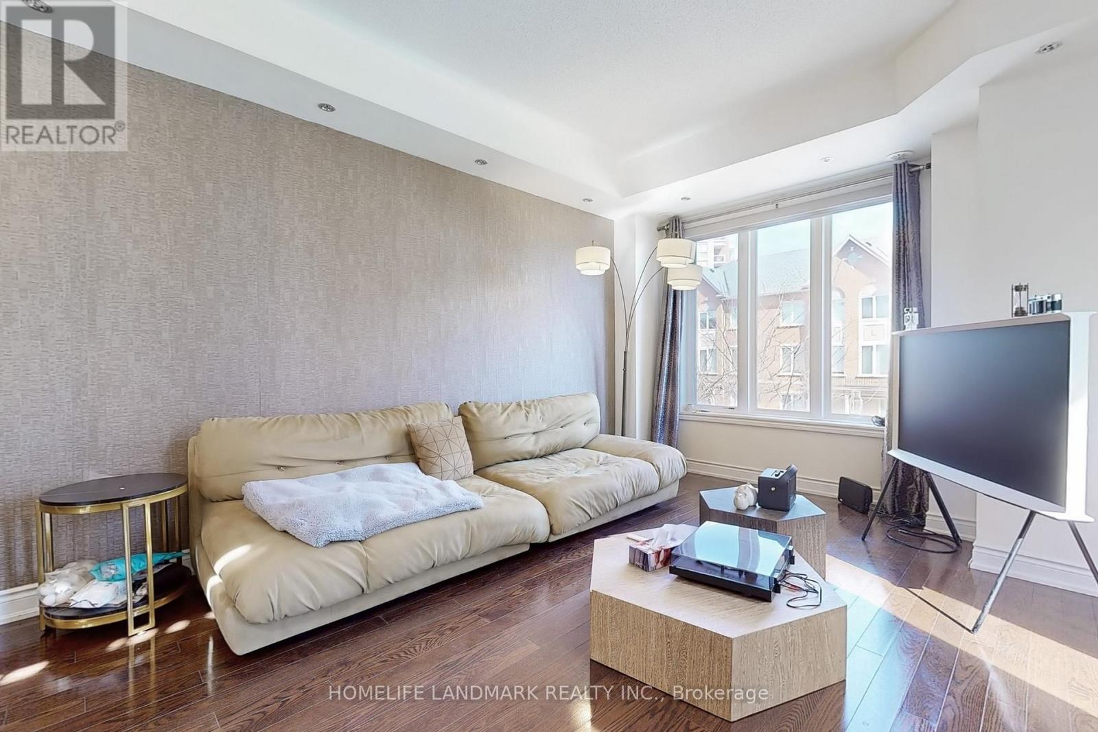 231 South Park Road, Markham, Ontario  L3T 0B6 - Photo 2 - N12959810