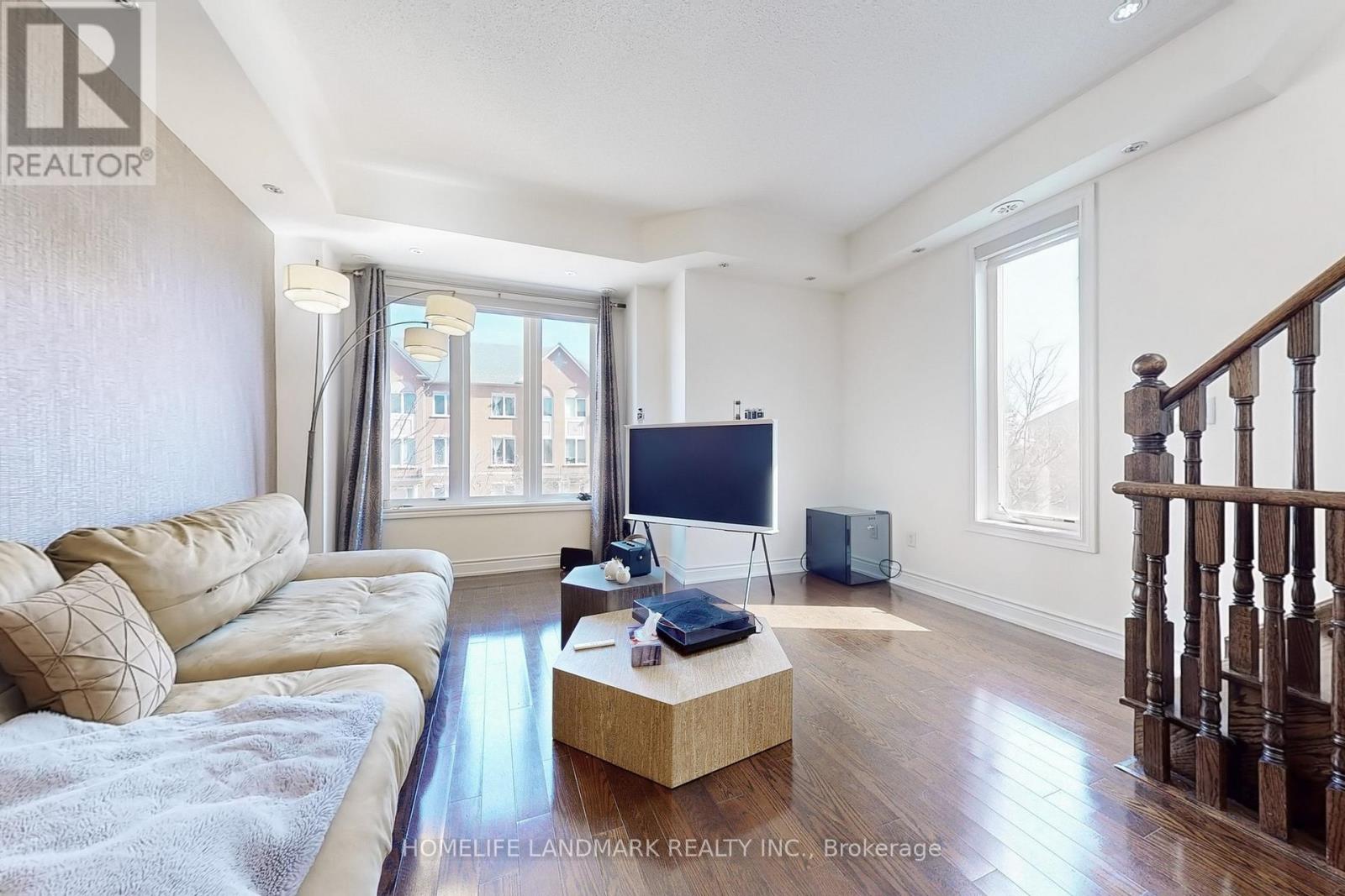 231 South Park Road, Markham, Ontario  L3T 0B6 - Photo 3 - N12959810