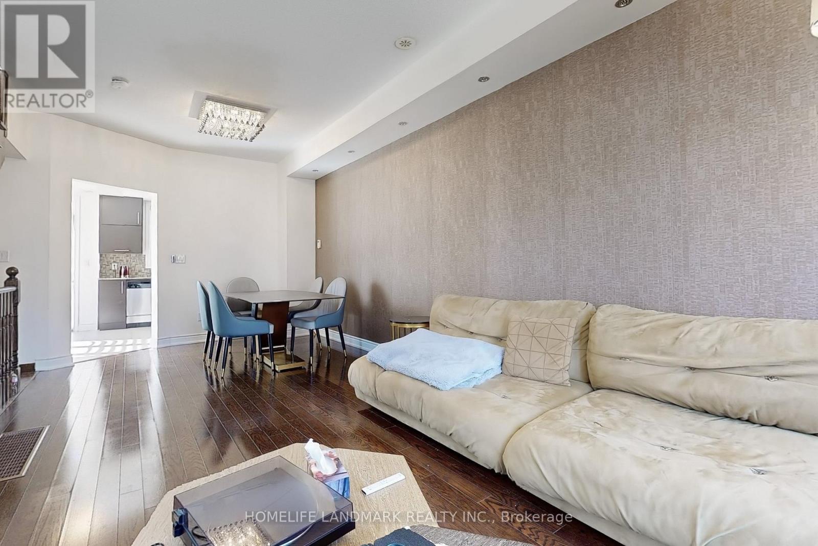 231 South Park Road, Markham, Ontario  L3T 0B6 - Photo 5 - N12959810