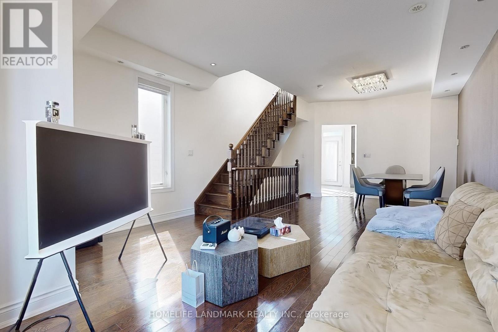 231 South Park Road, Markham, Ontario  L3T 0B6 - Photo 6 - N12959810