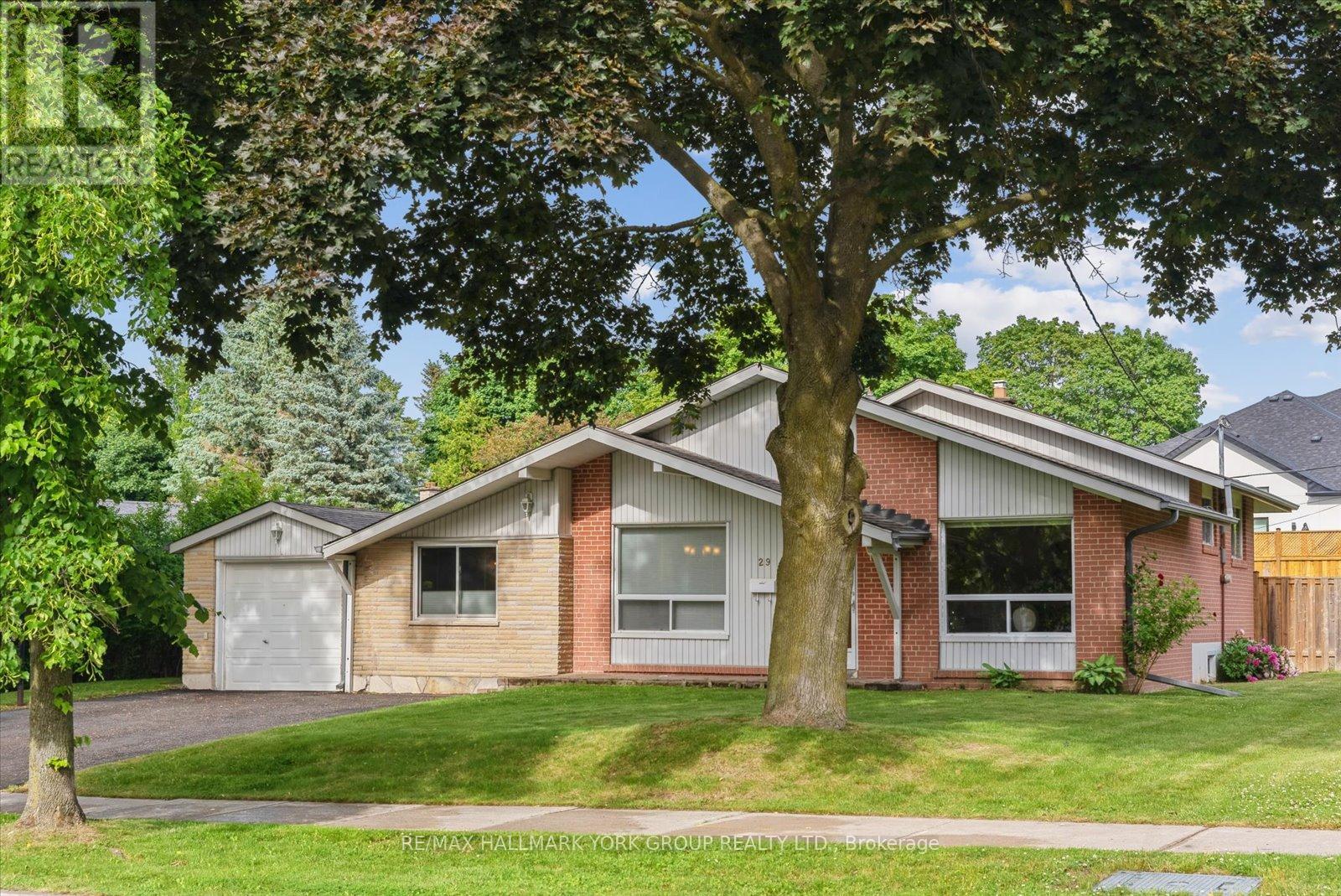 29 Seaton Drive, Aurora, Ontario  L4G 2J9 - Photo 6 - N12959880