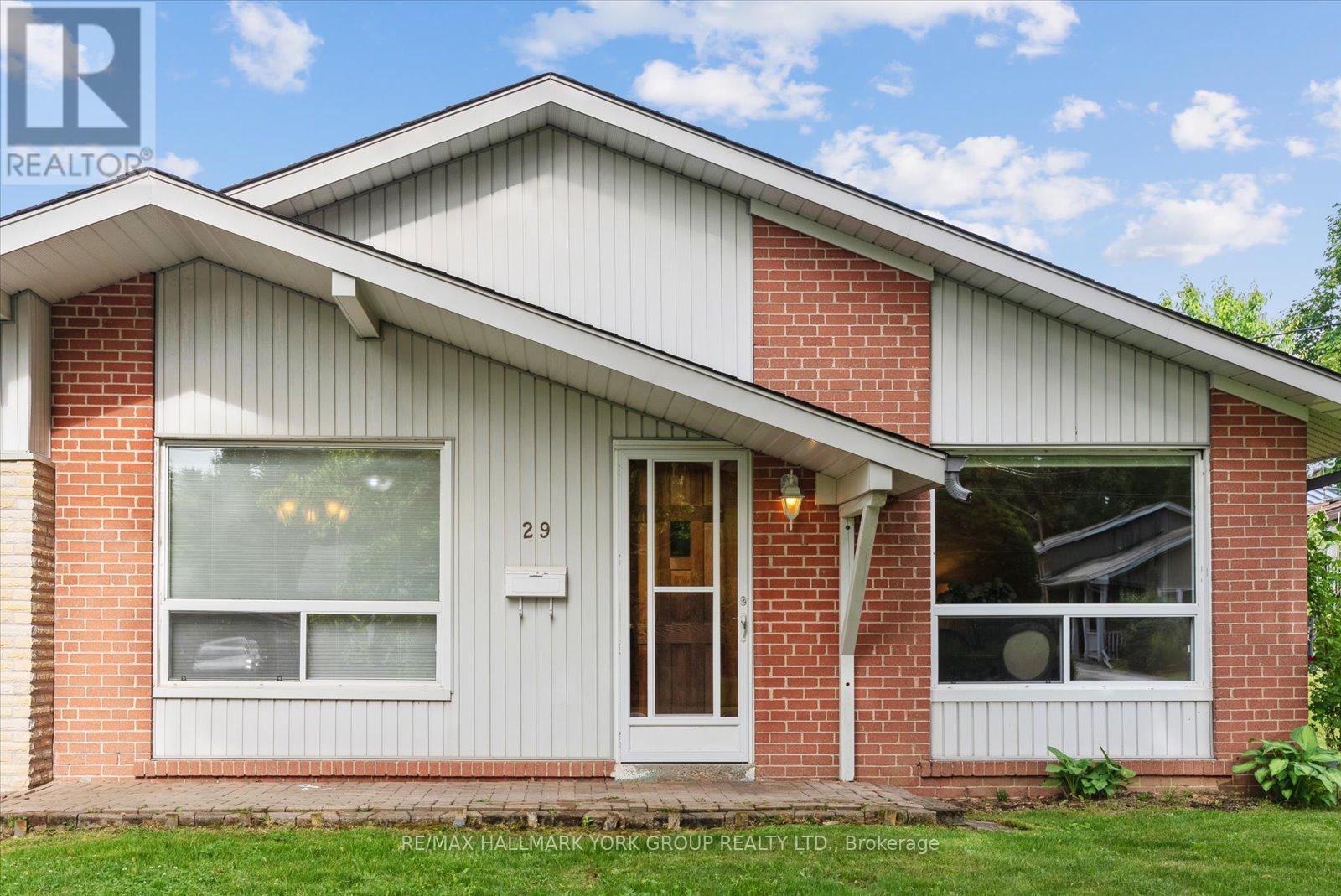 29 Seaton Drive, Aurora, Ontario  L4G 2J9 - Photo 7 - N12959880