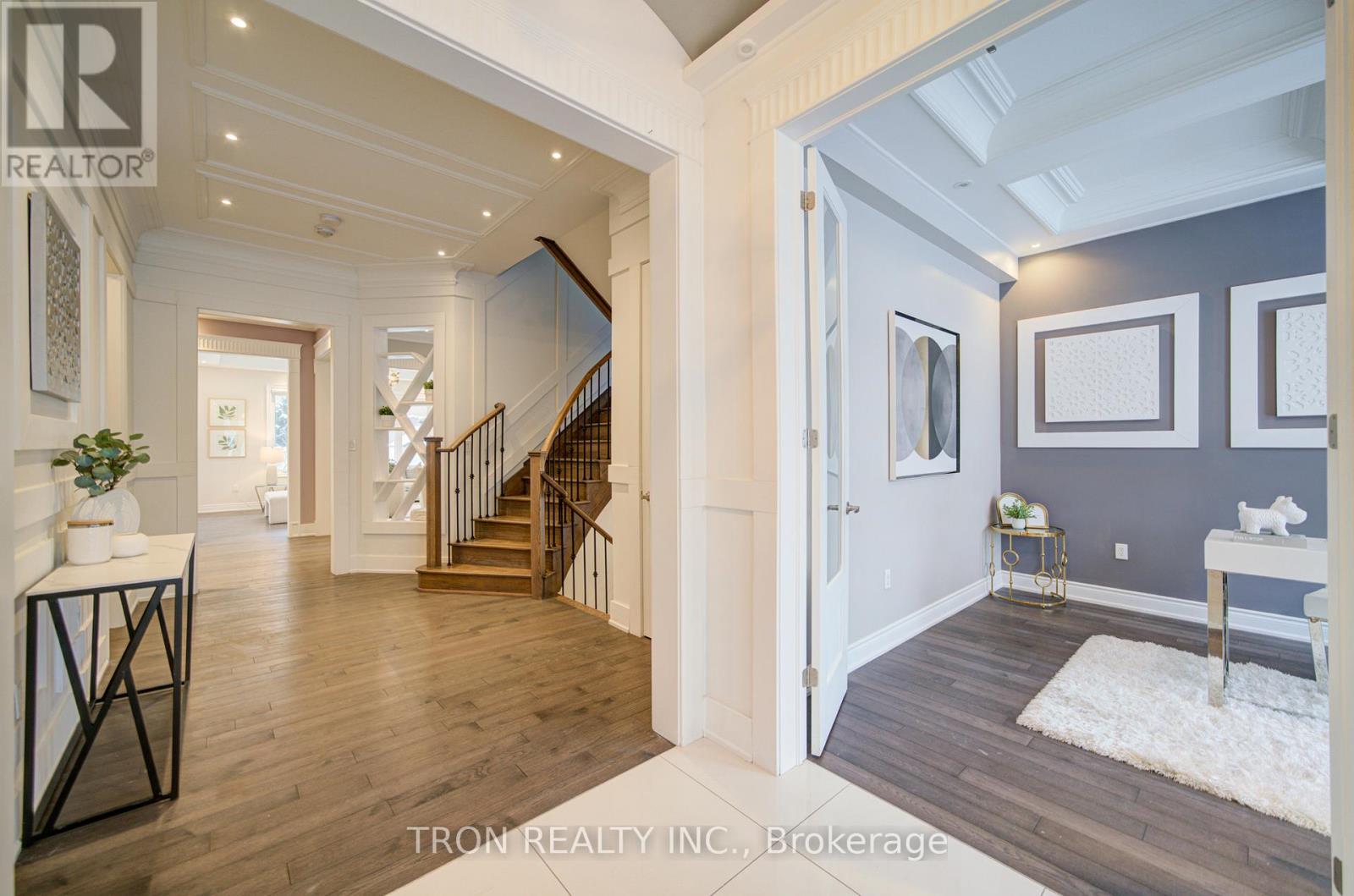 18 Giardina Crescent, Richmond Hill, Ontario  L4B 0G2 - Photo 3 - N12959908