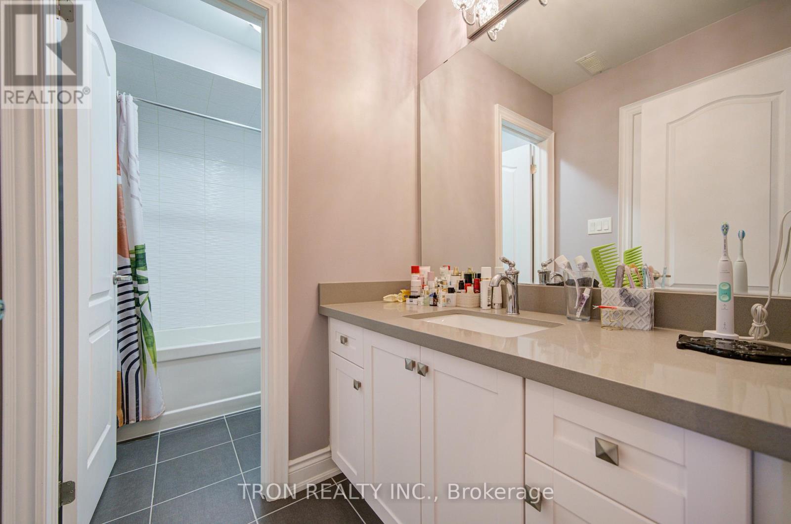 18 Giardina Crescent, Richmond Hill, Ontario  L4B 0G2 - Photo 39 - N12959908