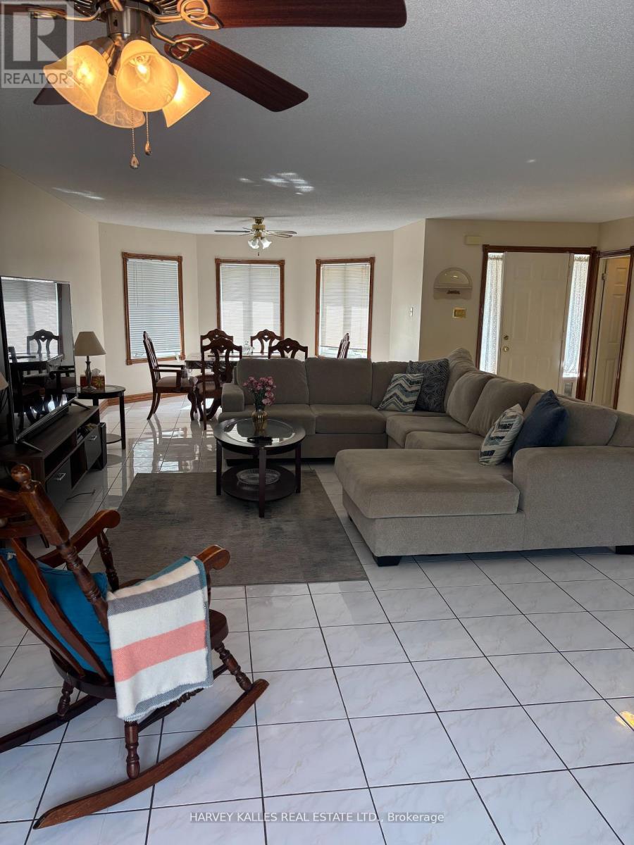 Main - 11 Twin Pines Drive, Wasaga Beach, Ontario  L9Z 1B5 - Photo 12 - S12959788