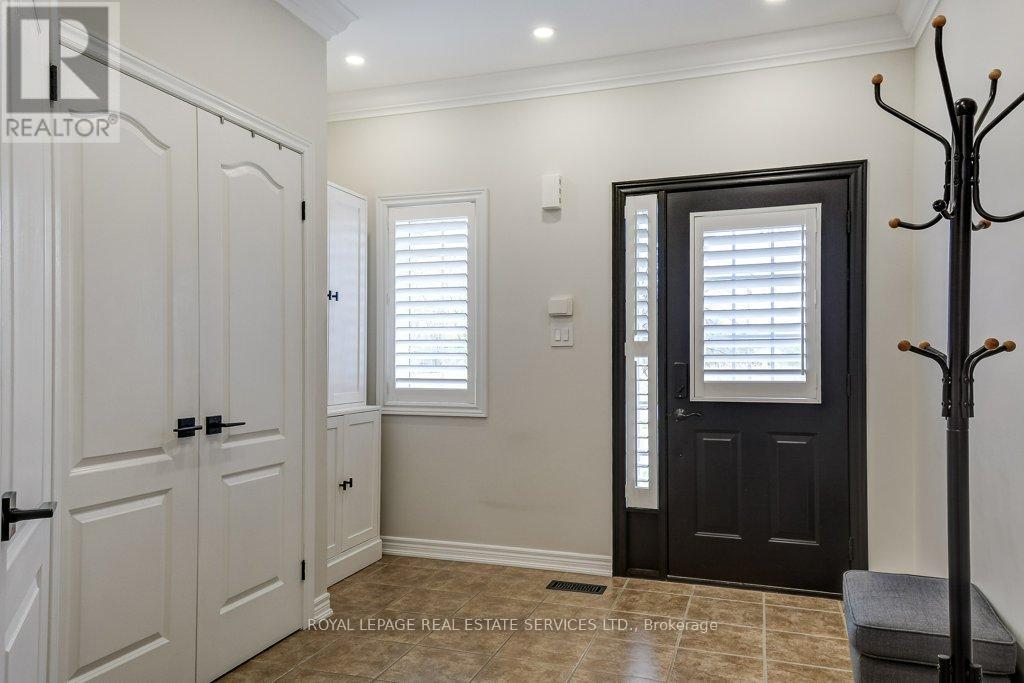 4069 Kilmer Drive, Burlington, Ontario  L7M 5A6 - Photo 3 - W12959704